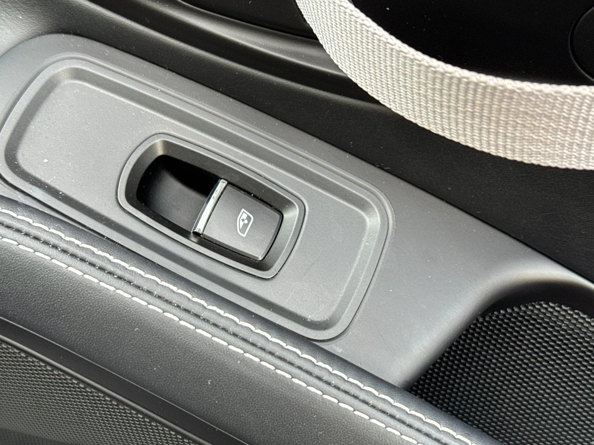 mph014_2382313608_Used_2016_Porsche_911_R_1769181324_432b1e64d5