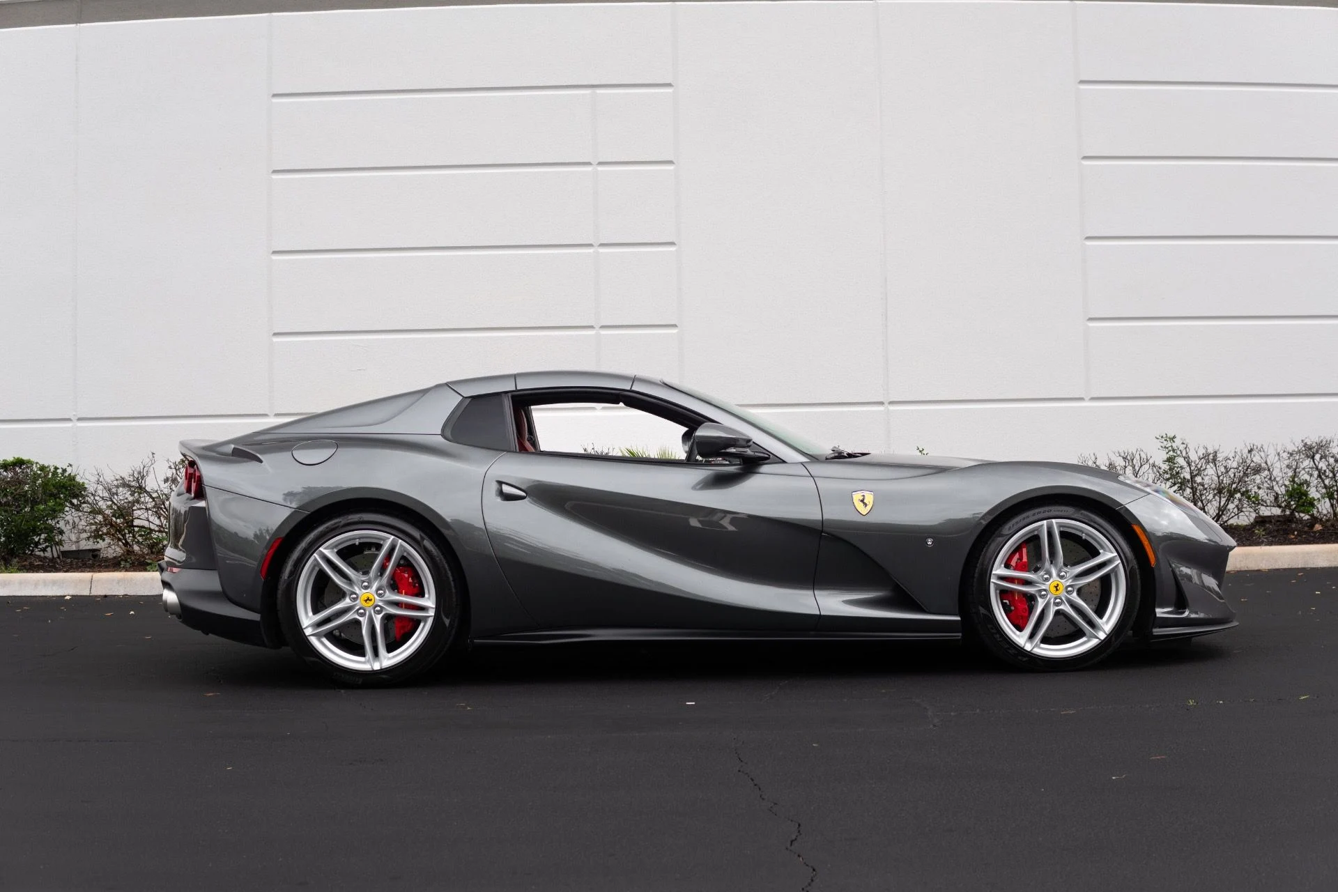 mph014_238320953_Used_2022_Ferrari_812_GTS_1768275128_45618f32e9