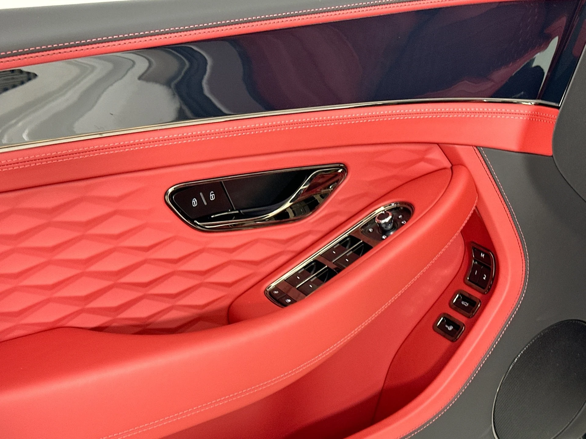 mph014_2385741582_15_3523efa251