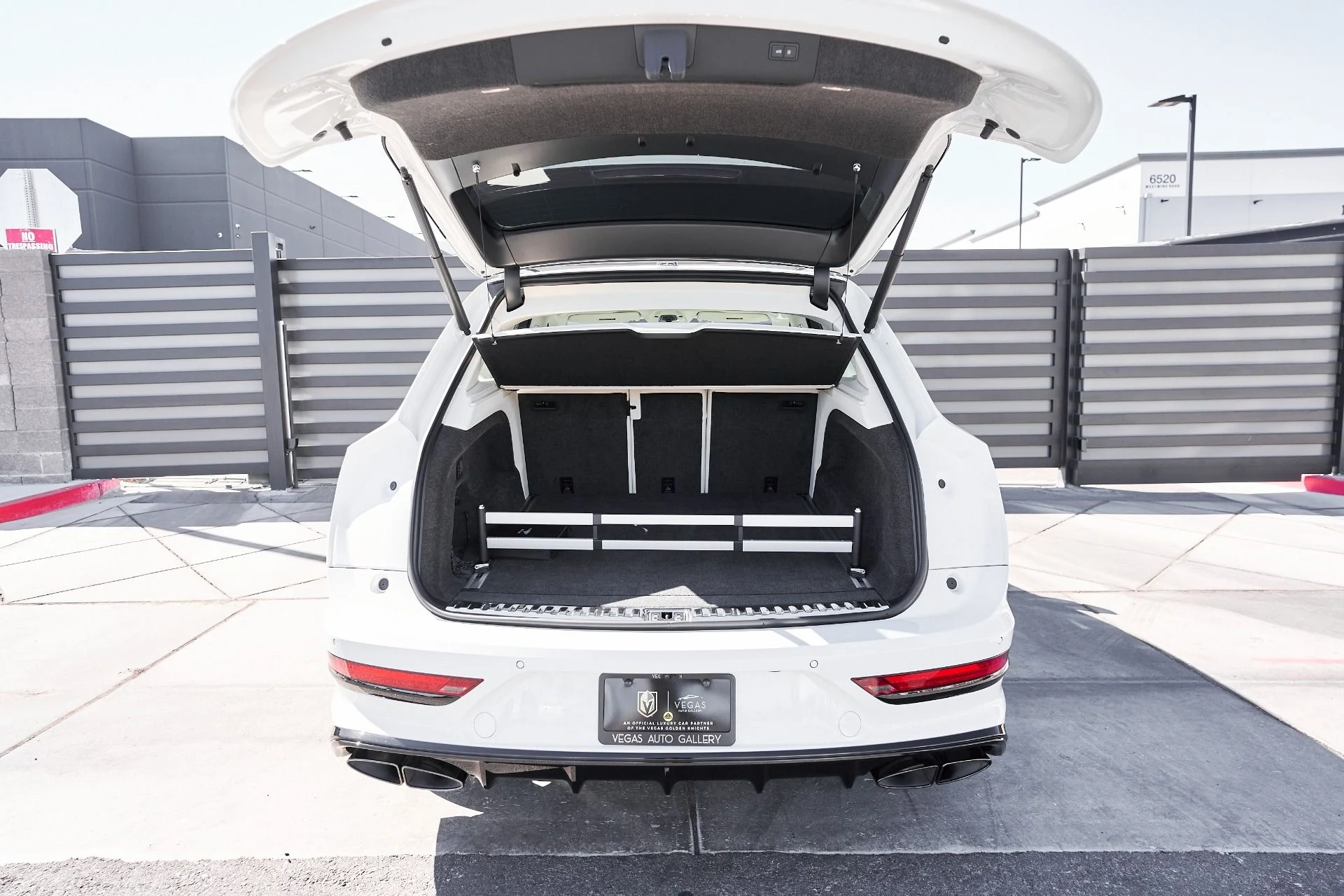 mph014_2386626588_Used_2024_Bentley_Bentayga_Hybrid_S_1759985924_55bbe3de66
