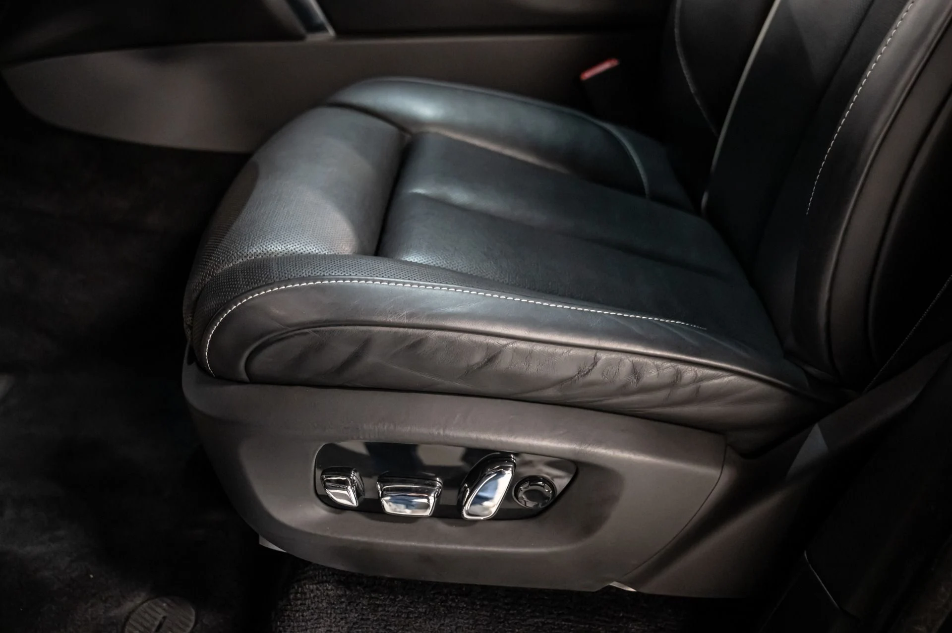 mph014_2391181036_Used_2019_Rolls_Royce_Cullinan_1748027779_c1df7c055d