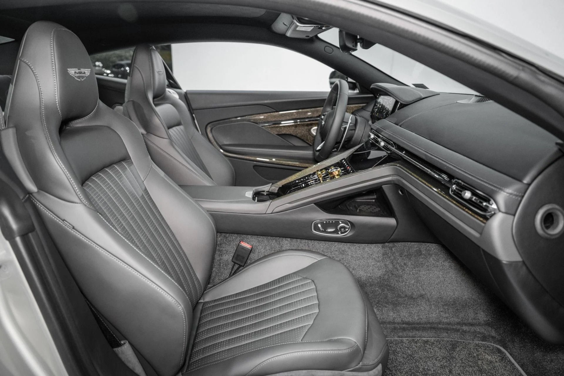 mph014_2394145098_New_2026_Aston_Martin_DB_12_Gold_Finger_V8_1764191230_cfc9537cca