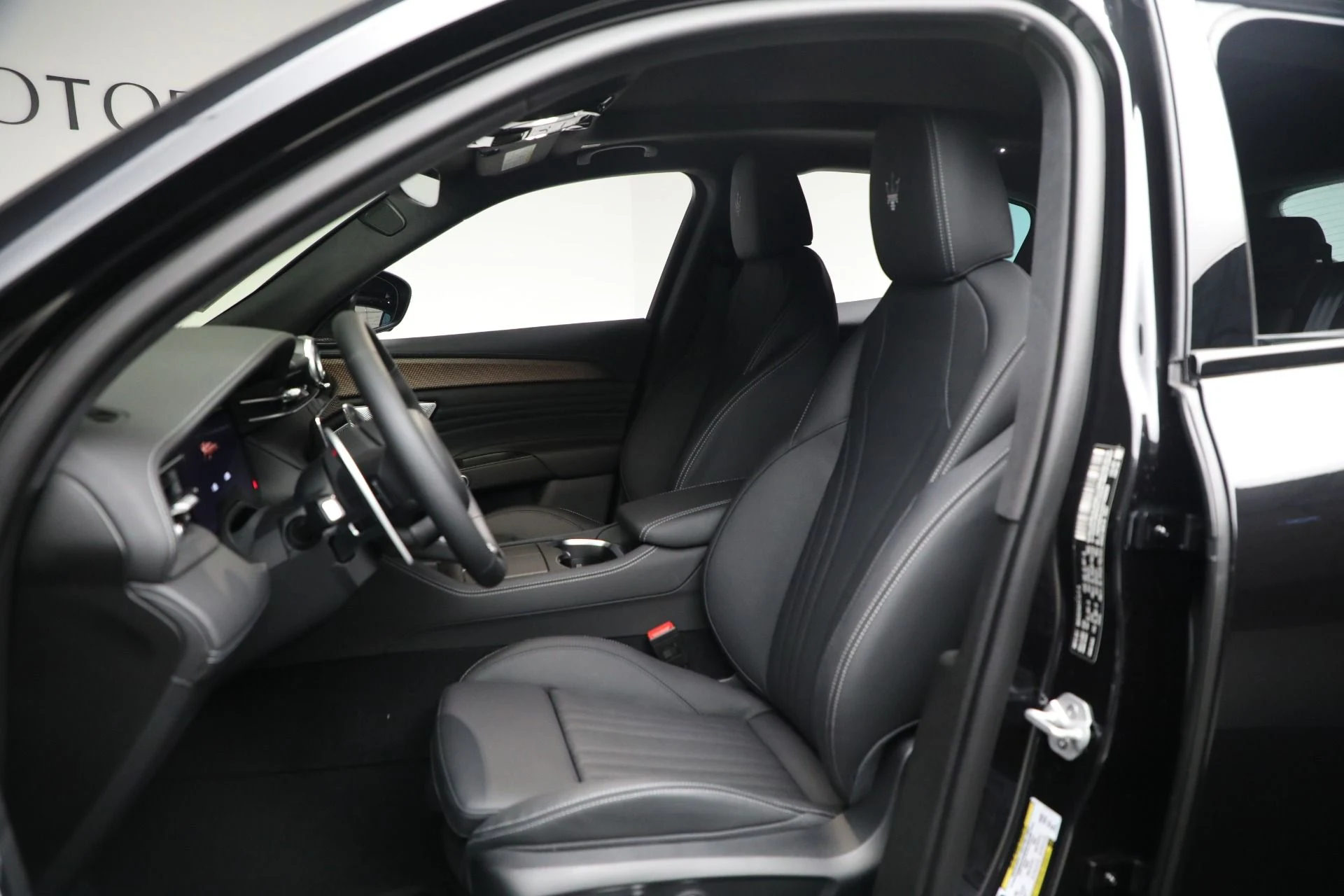 mph014_2400589581_New_2025_Maserati_Grecale_Folgore_ba6a86487c