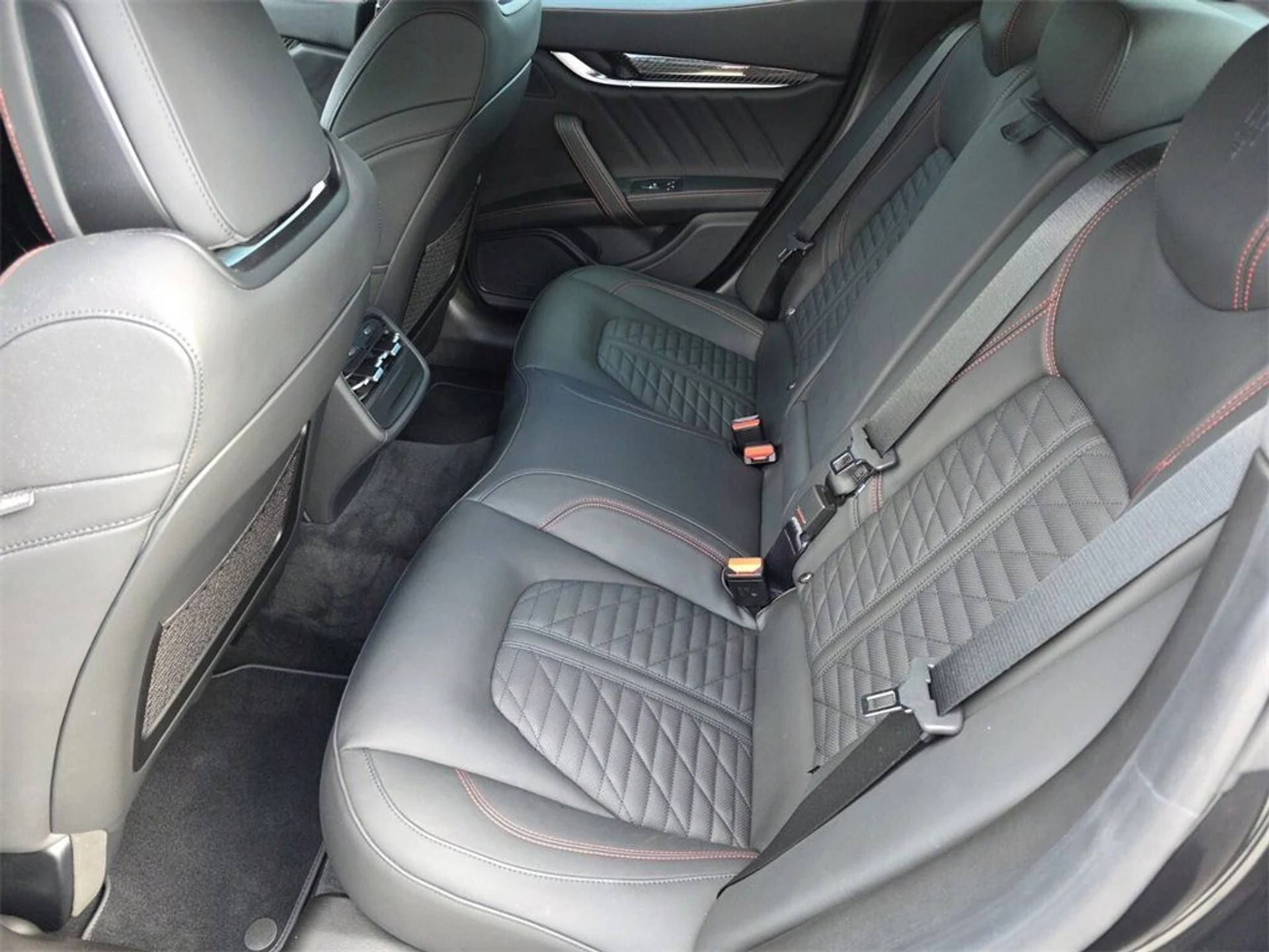 mph014_2403268489_4e48f02bb11e34efac31a58d51385124_332a456000