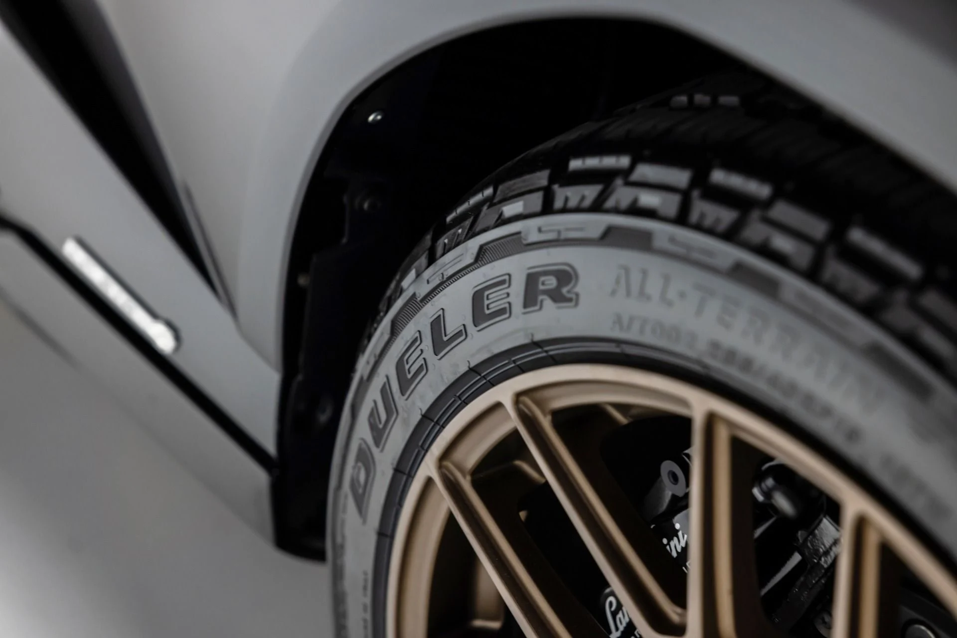 mph014_2403639953_Used_2024_Lamborghini_Huracan_Sterrato_1765391926_ebe9f639f4