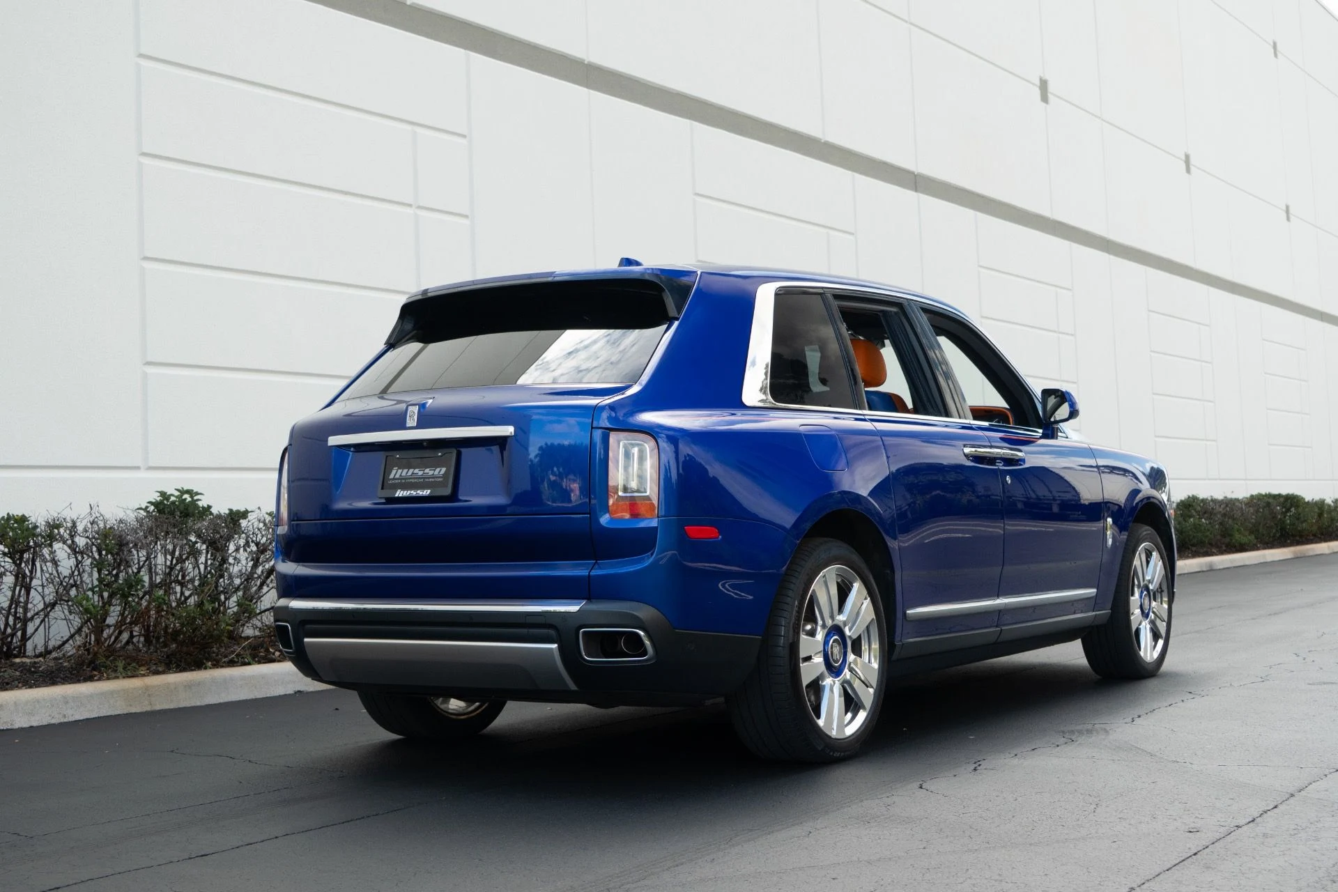 mph014_2409431026_Used_2019_Rolls_Royce_Cullinan_1764189669_c8b68ea576