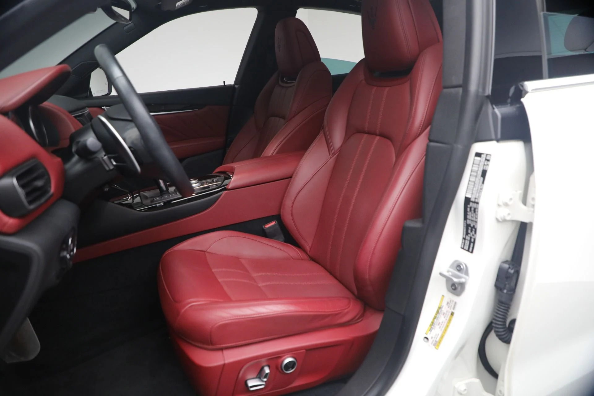 mph014_2414655078_Used_2023_Maserati_Levante_GT_1781292715_e0181a3033