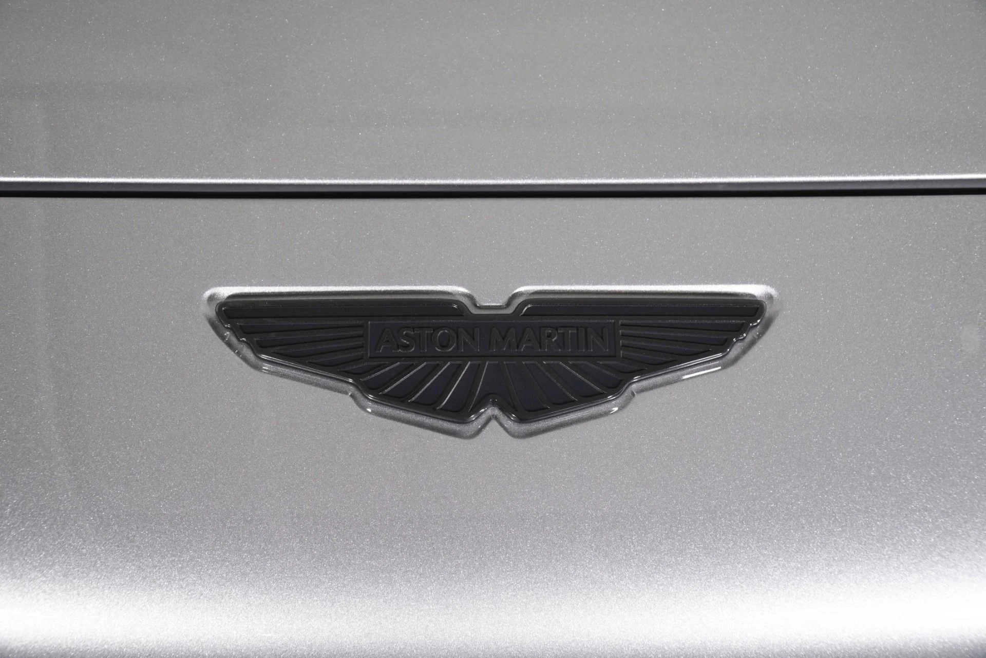 mph014_2414991293_New_2026_Aston_Martin_DBX_S_1781900282_5cced337aa