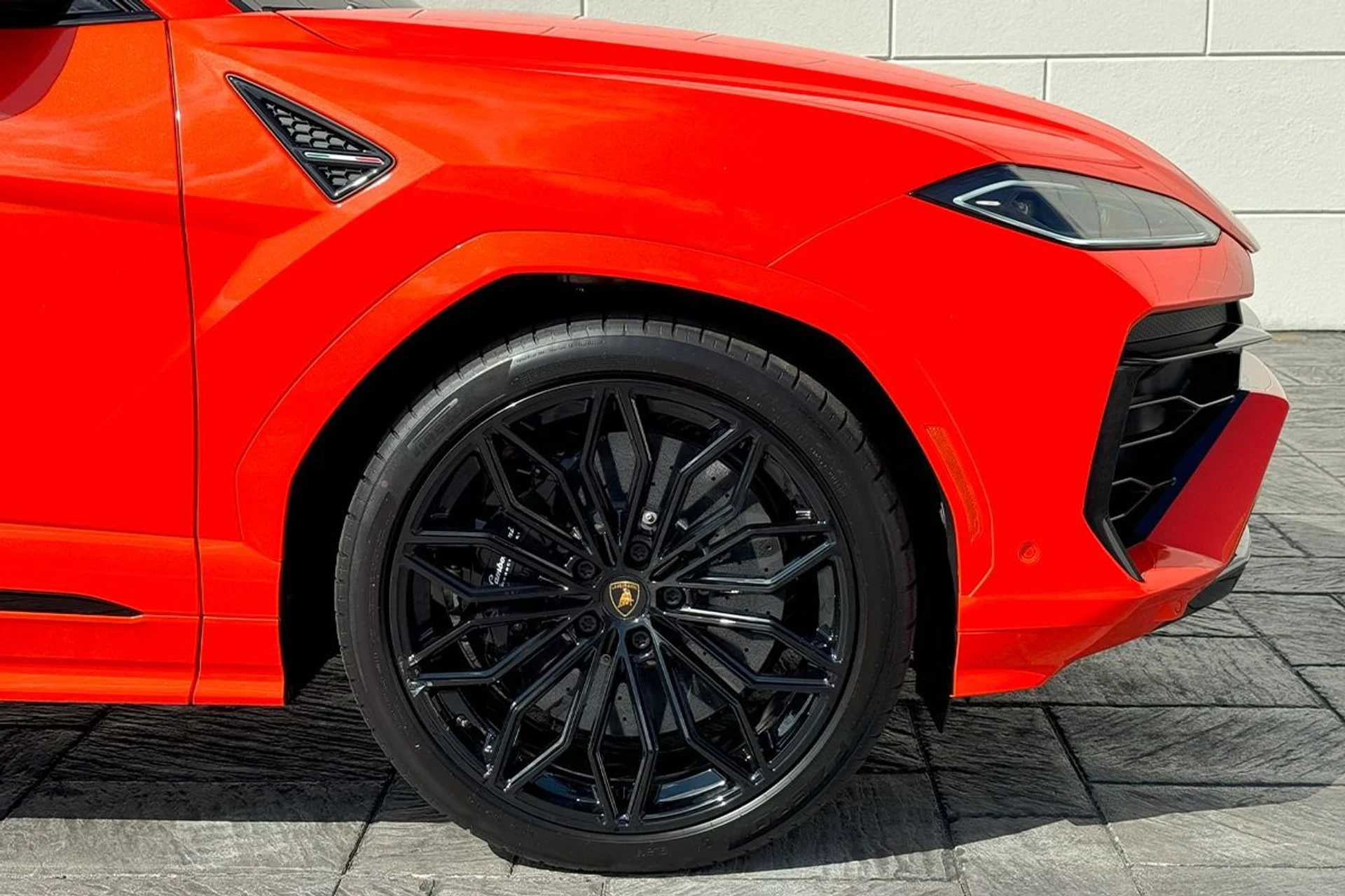 mph014_2416769934_Used_2025_Lamborghini_Urus_SE_1764804774_f8cdab8146