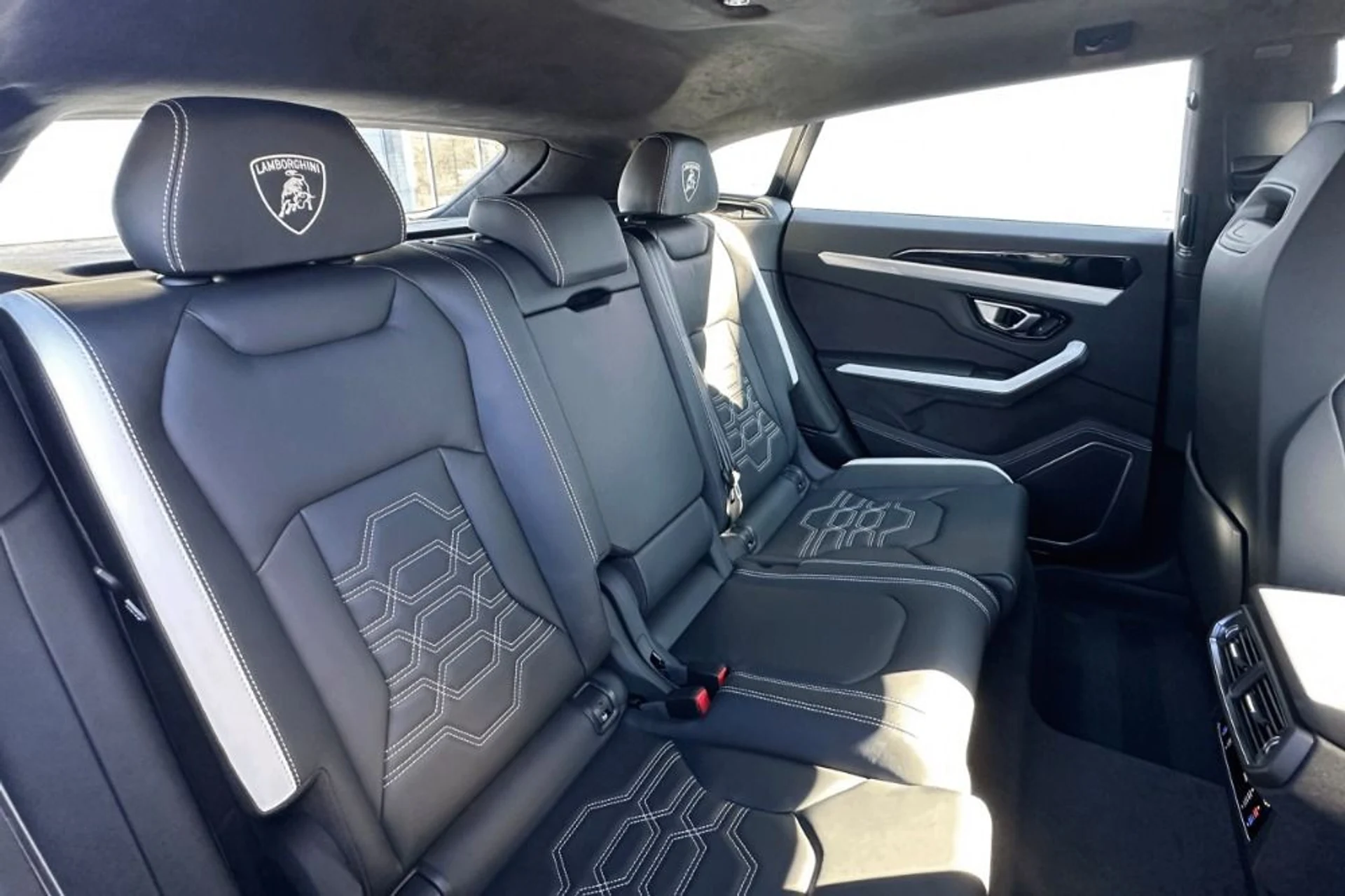 mph014_2417192276_New_2026_Lamborghini_Urus_SE_1773931921_be7a90c737