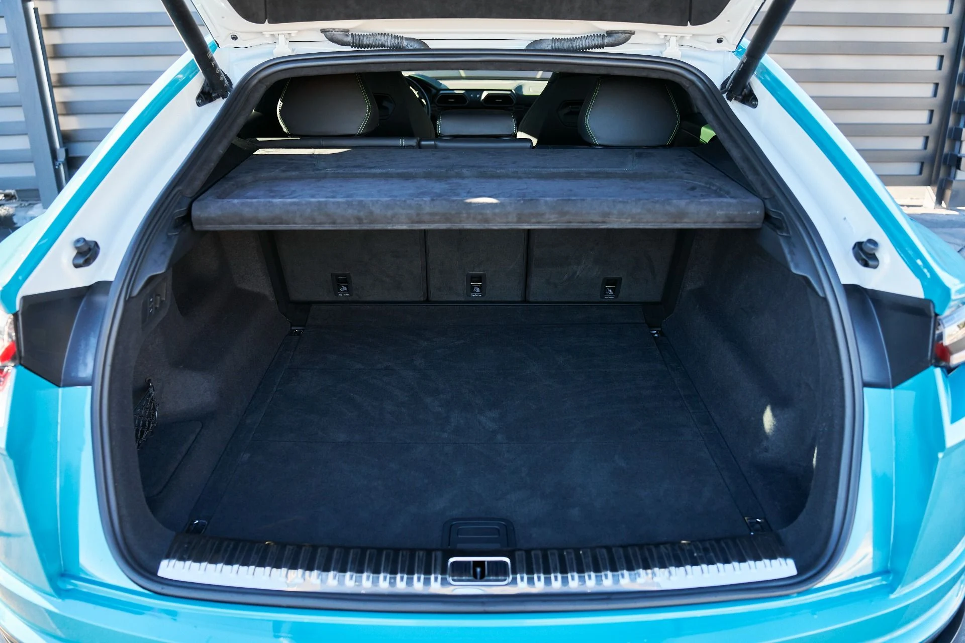 mph014_2418133192_Used_2021_Lamborghini_Urus_1765854447_198aba2bee