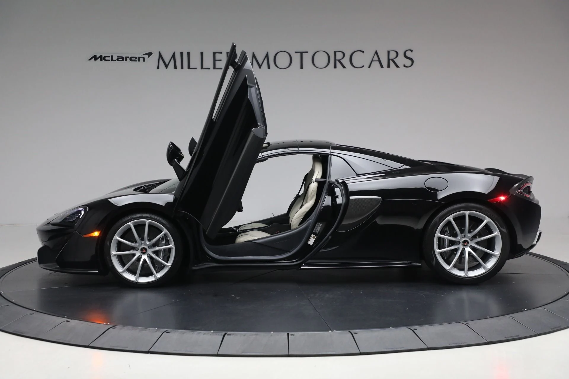 mph014_2422027387_Used_2018_Mc_Laren_570_S_Spider_f824261d30