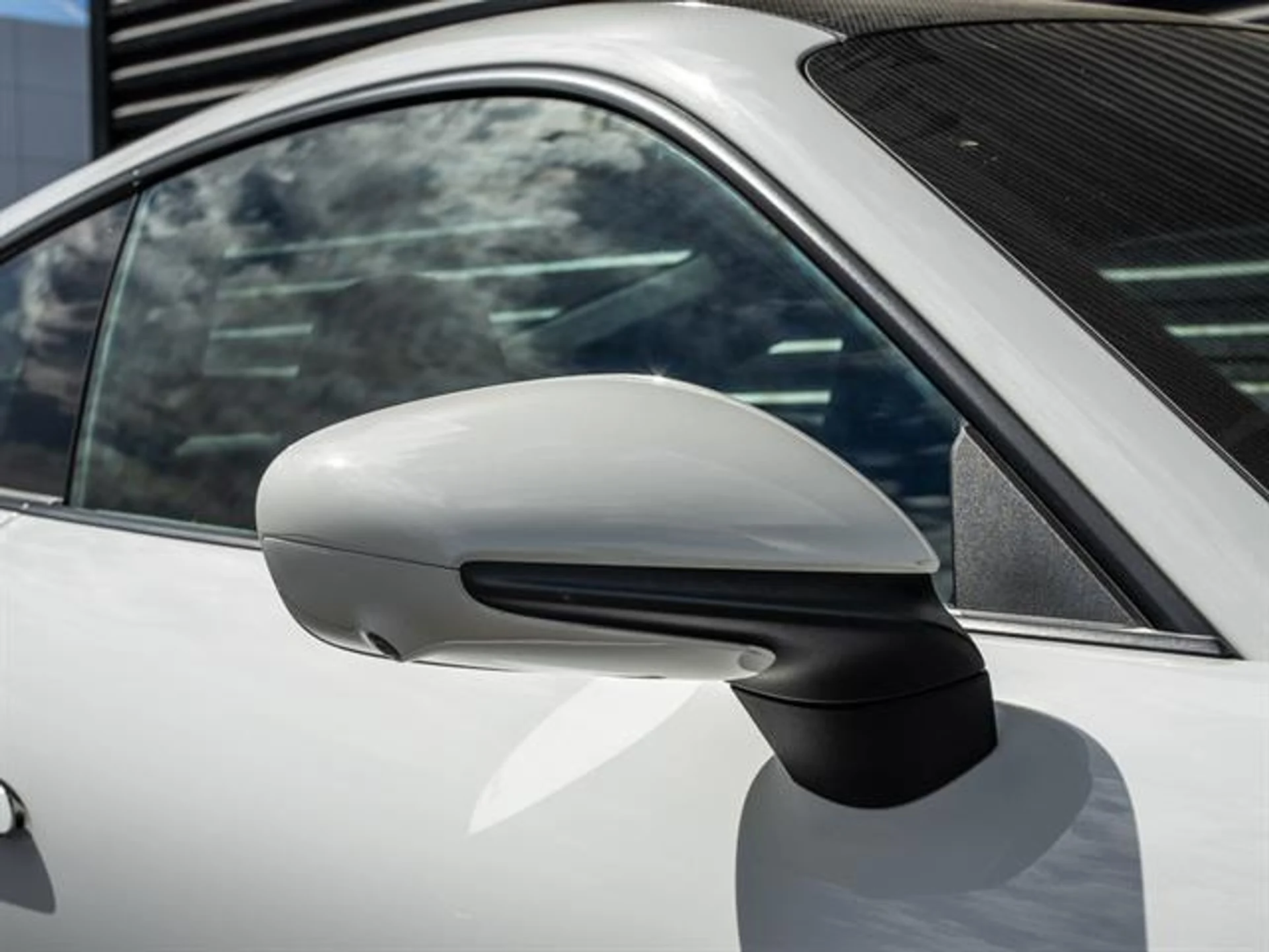 mph014_2431800375_Okp_Lxmitk_WR_8_GP_v4rdi0l_ZJ_He_Q_74bfeff373