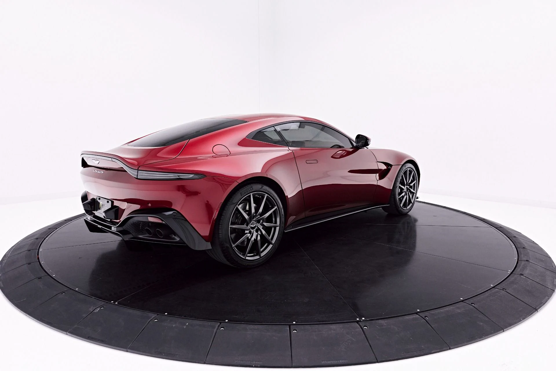 mph014_2433559649_Used_2020_Aston_Martin_Vantage_Base_1777504264_e0b491f7b7