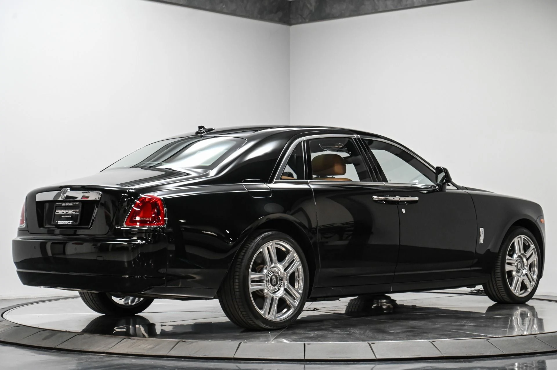 mph014_2433943959_Used_2015_Rolls_Royce_Ghost_Base_1723921602_45cac70987