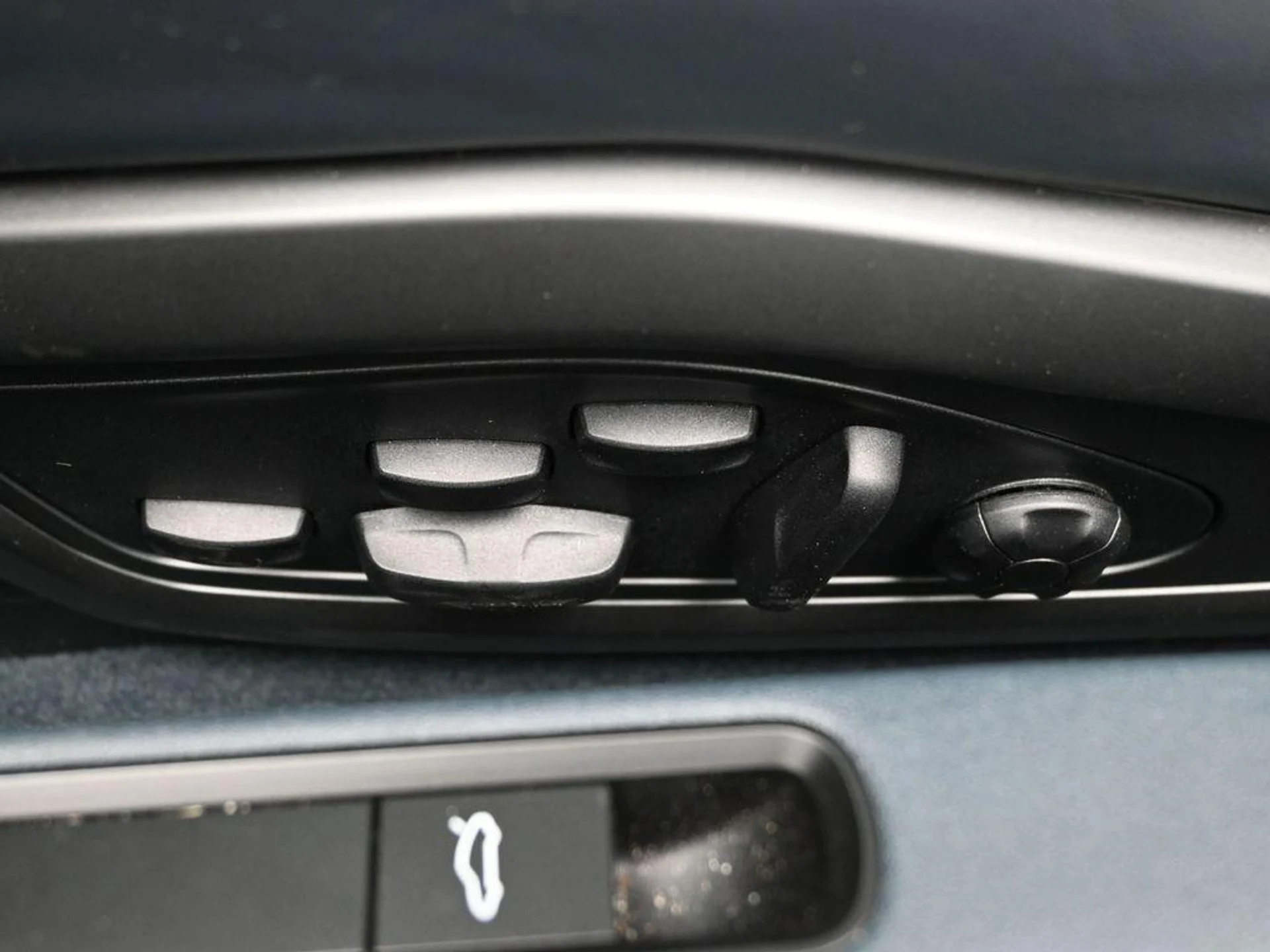 mph014_2435826632_id_I1_Bo8_BFM_Ko9_D7_Z2_Sv_X_L4_Yi38_20e28e792d