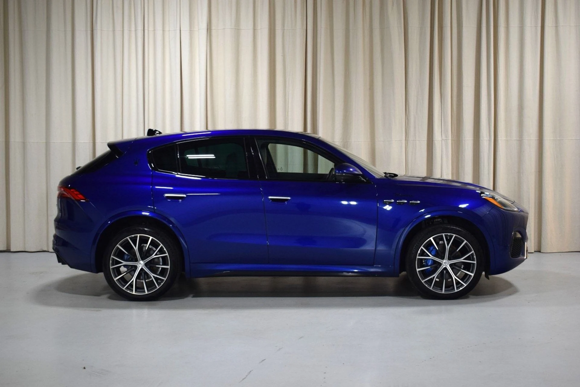 mph014_2437080518_3d6ac262b77d499d3c3f80313525dcd7x_d809e580c6