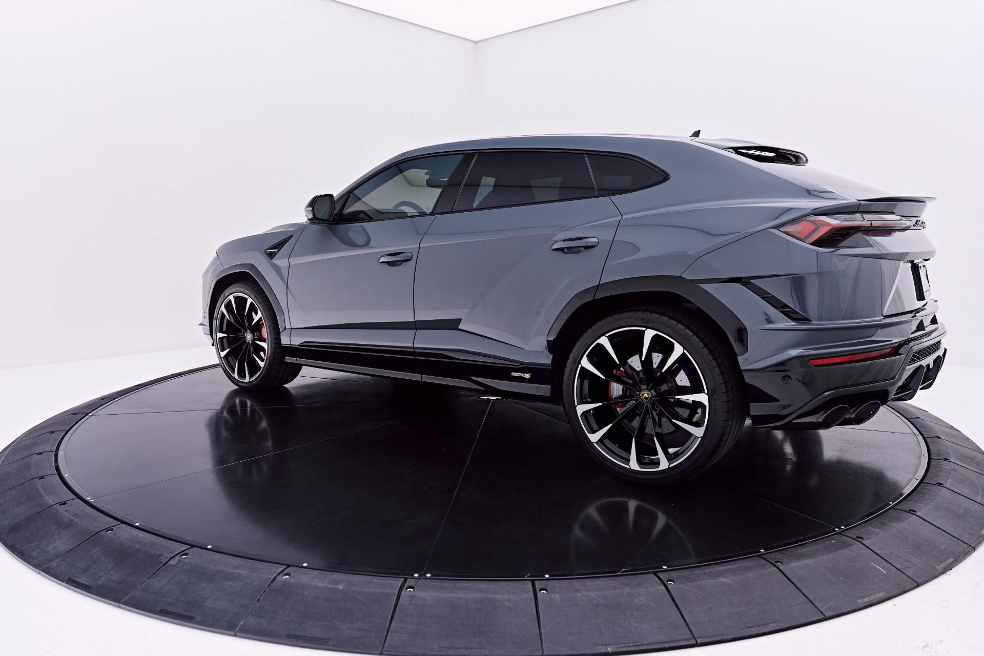 mph014_2440182863_Used_2023_Lamborghini_Urus_S_1783036897_1a6a916379