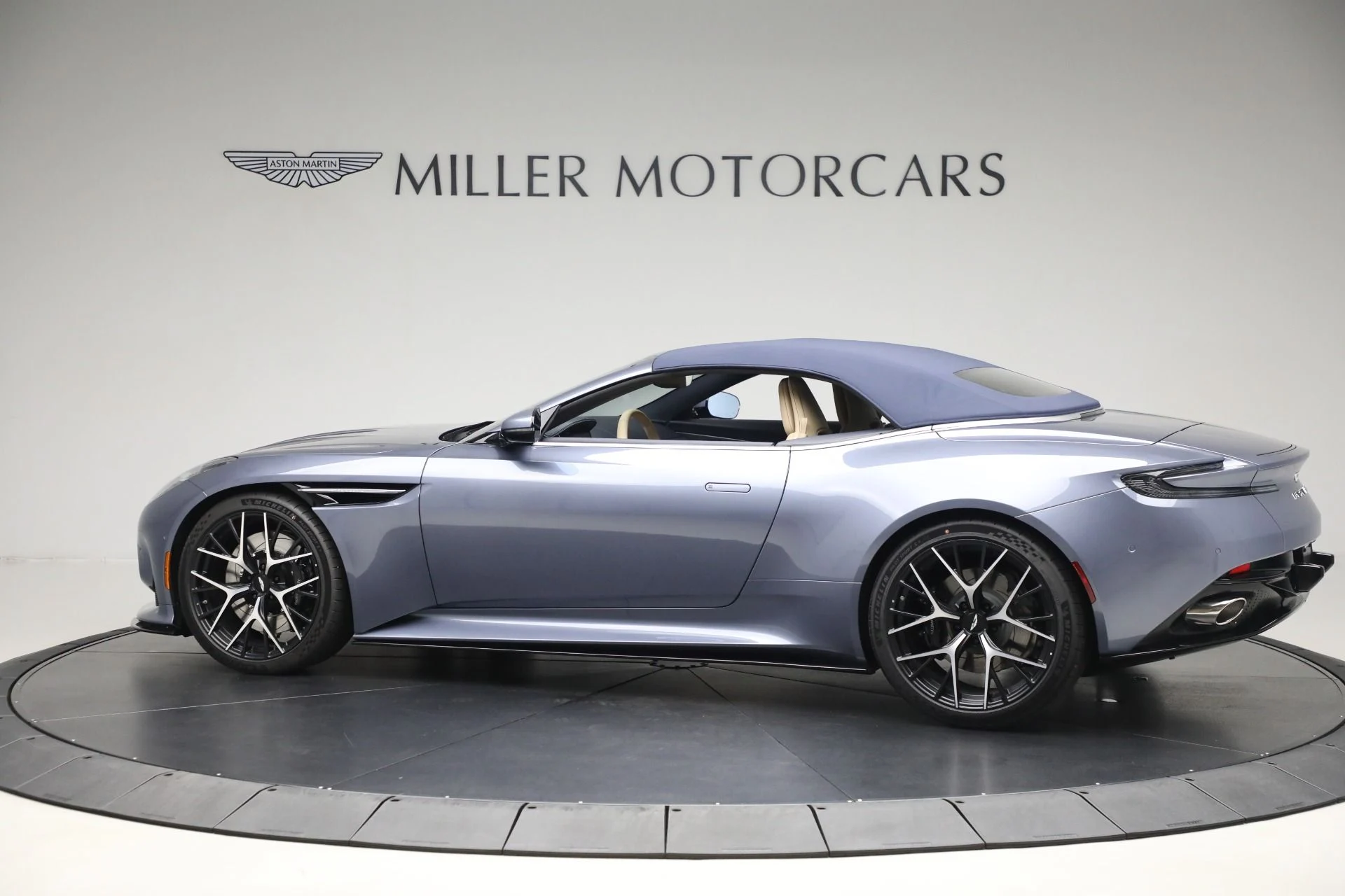mph014_2449151417_New_2025_Aston_Martin_DB_12_Volante_8a2b394b7c