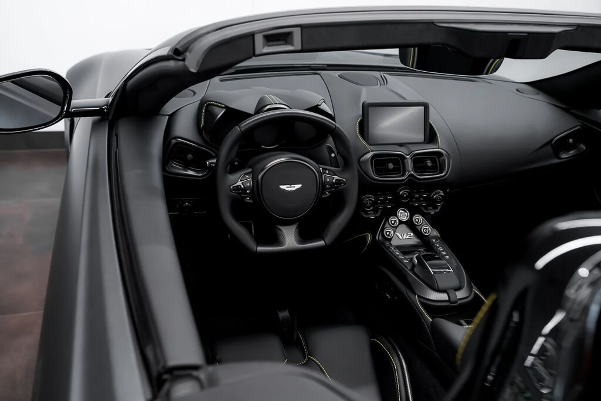 mph014_2459913362_aston_martin_vantage_2023_jpg_v_1773863537_f5f04eaa28