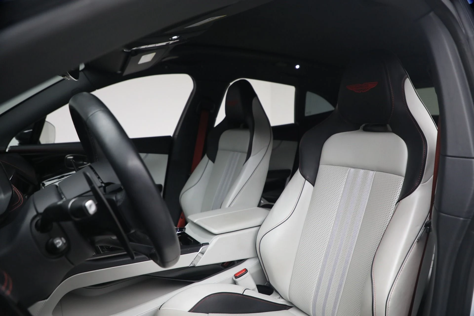 mph014_2463493516_Used_2025_Aston_Martin_DBX_707_1773871461_b019bb7f1e