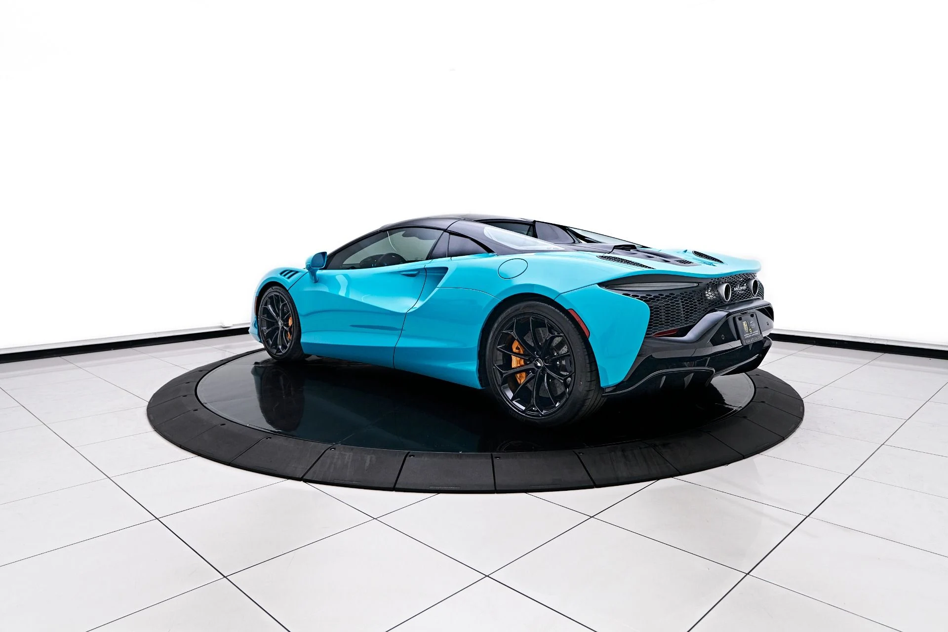 mph014_2469599899_Used_2025_Mc_Laren_Artura_1755992010_fe84bf8673