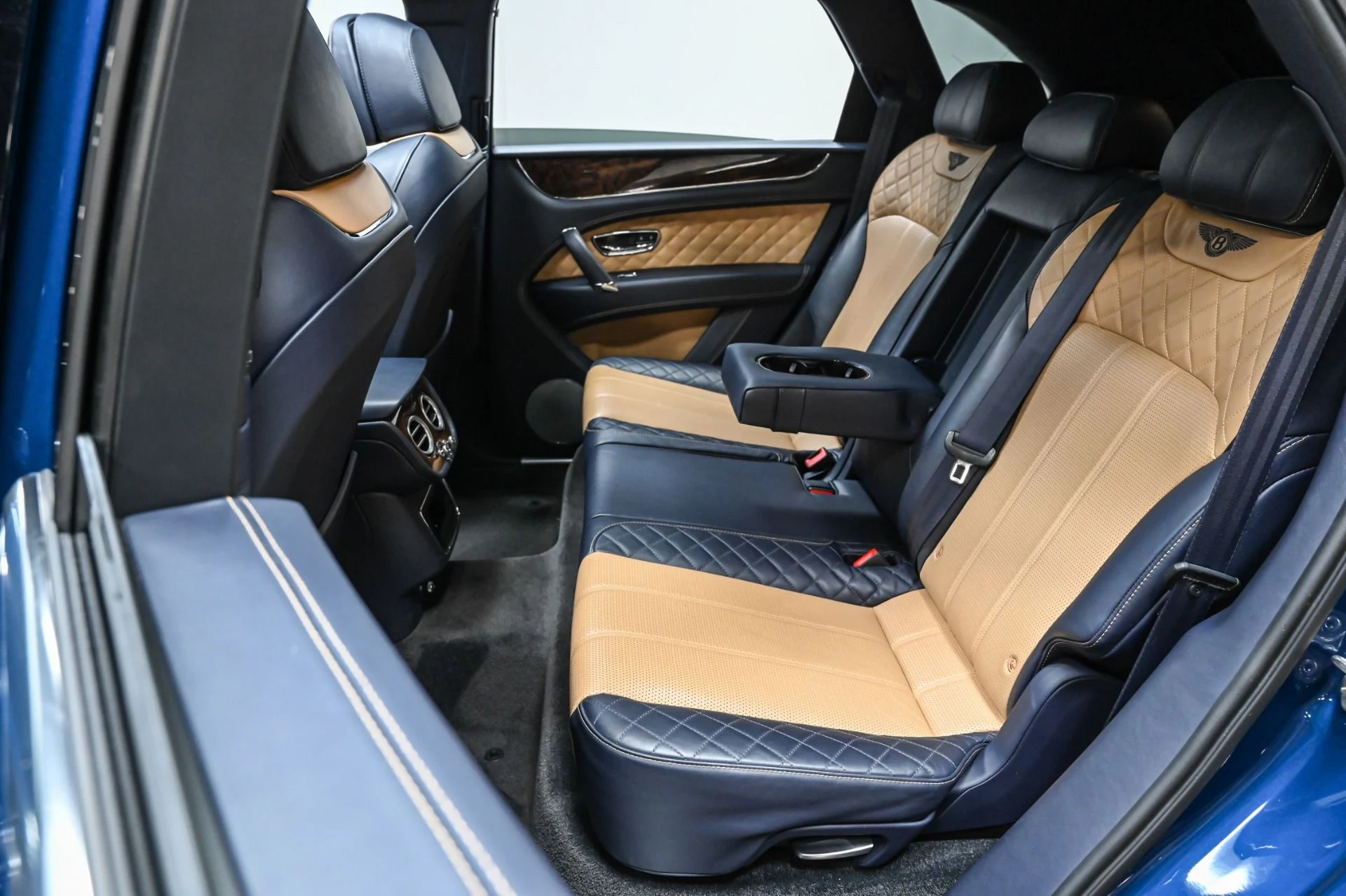 mph014_2478836456_Used_2018_Bentley_Bentayga_W12_1749249697_d8aa83bca8
