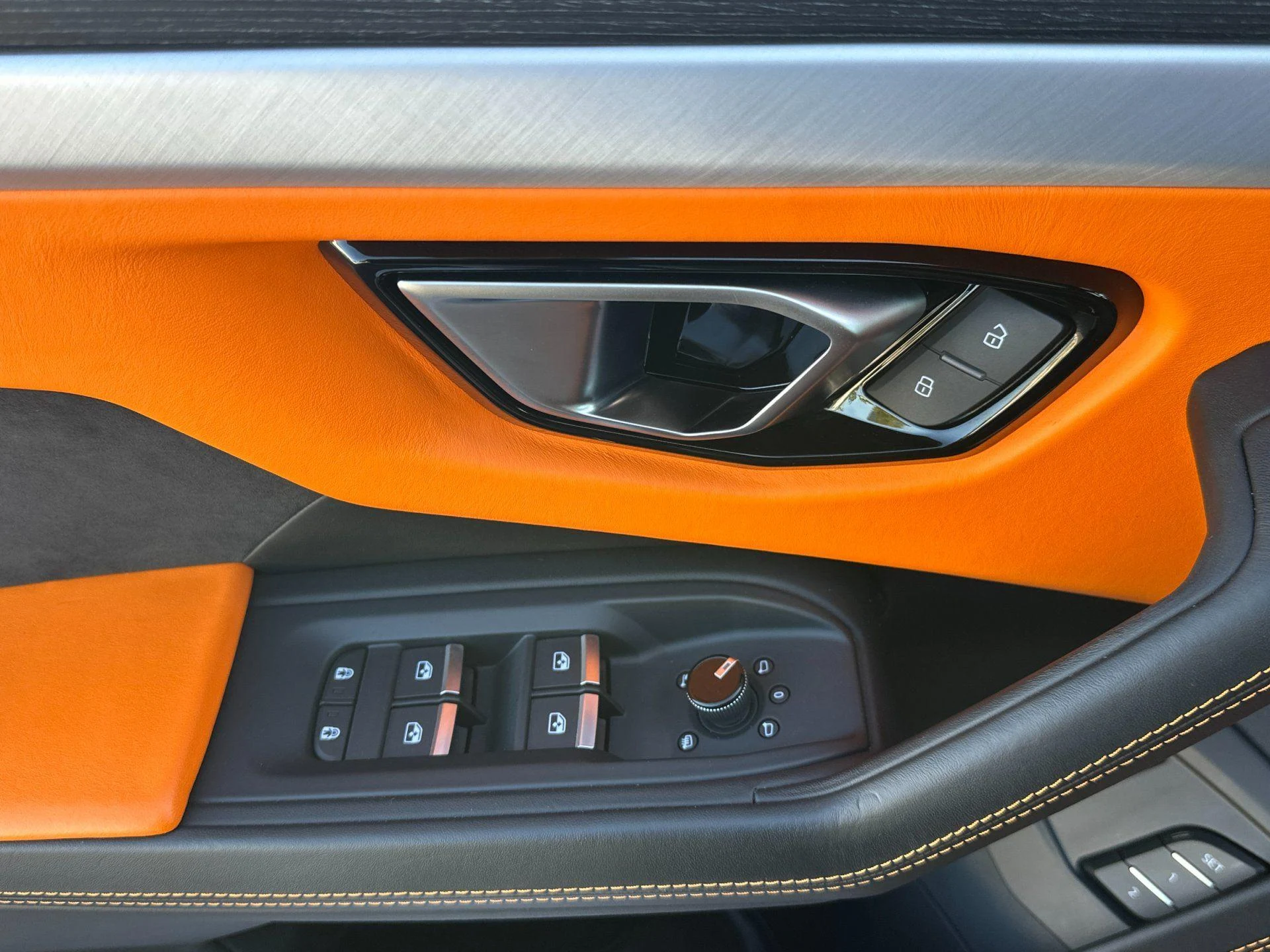 mph014_2479070775_Used_2021_Lamborghini_Urus_1772634329_57b8bffeb8