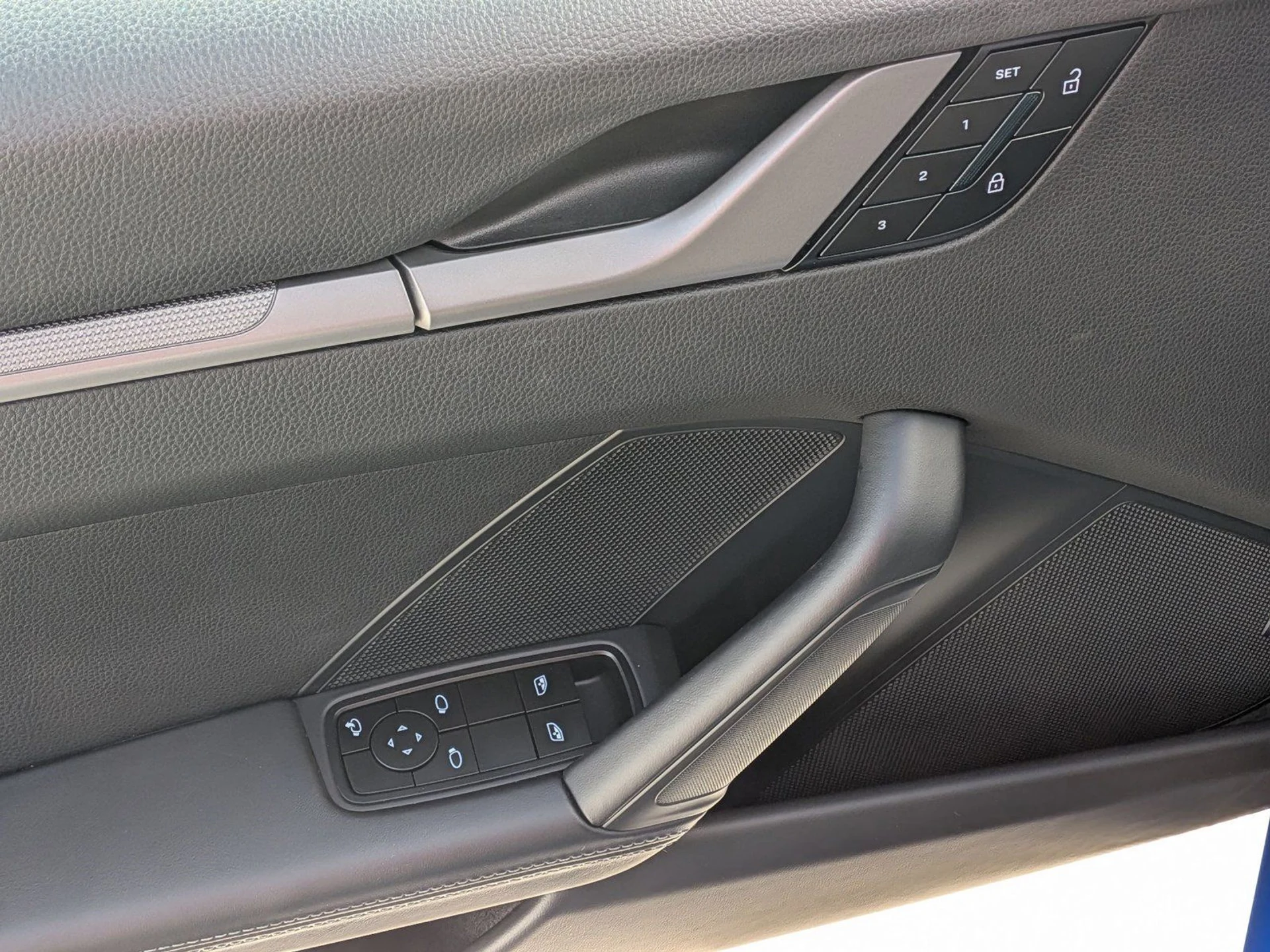 mph014_2480060189_1b6553f334cb98bbb1b3aaf8f6a30638x_651bb65335