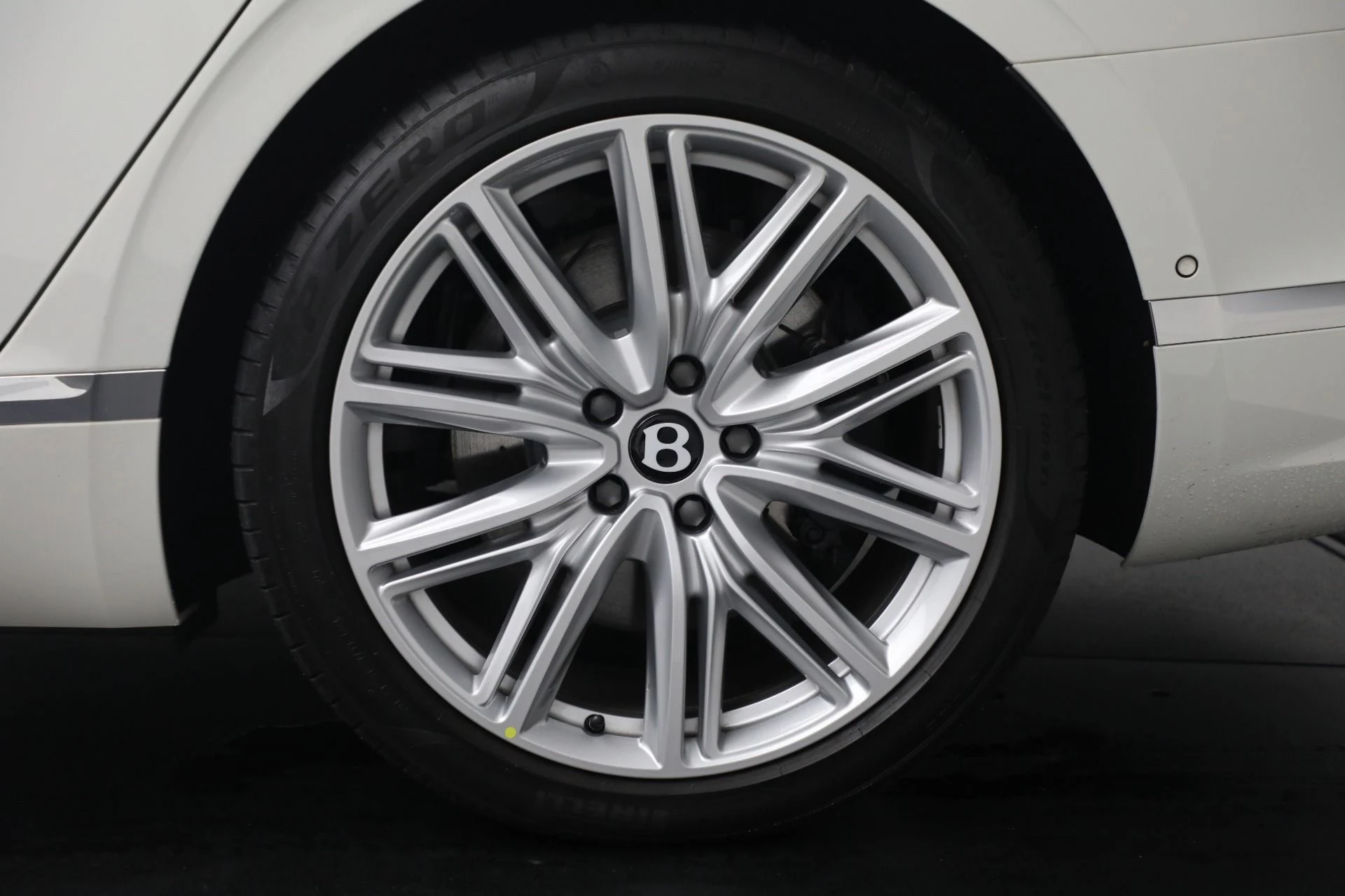 mph014_2481035806_Used_2024_Bentley_Flying_Spur_Hybrid_484aa7de62