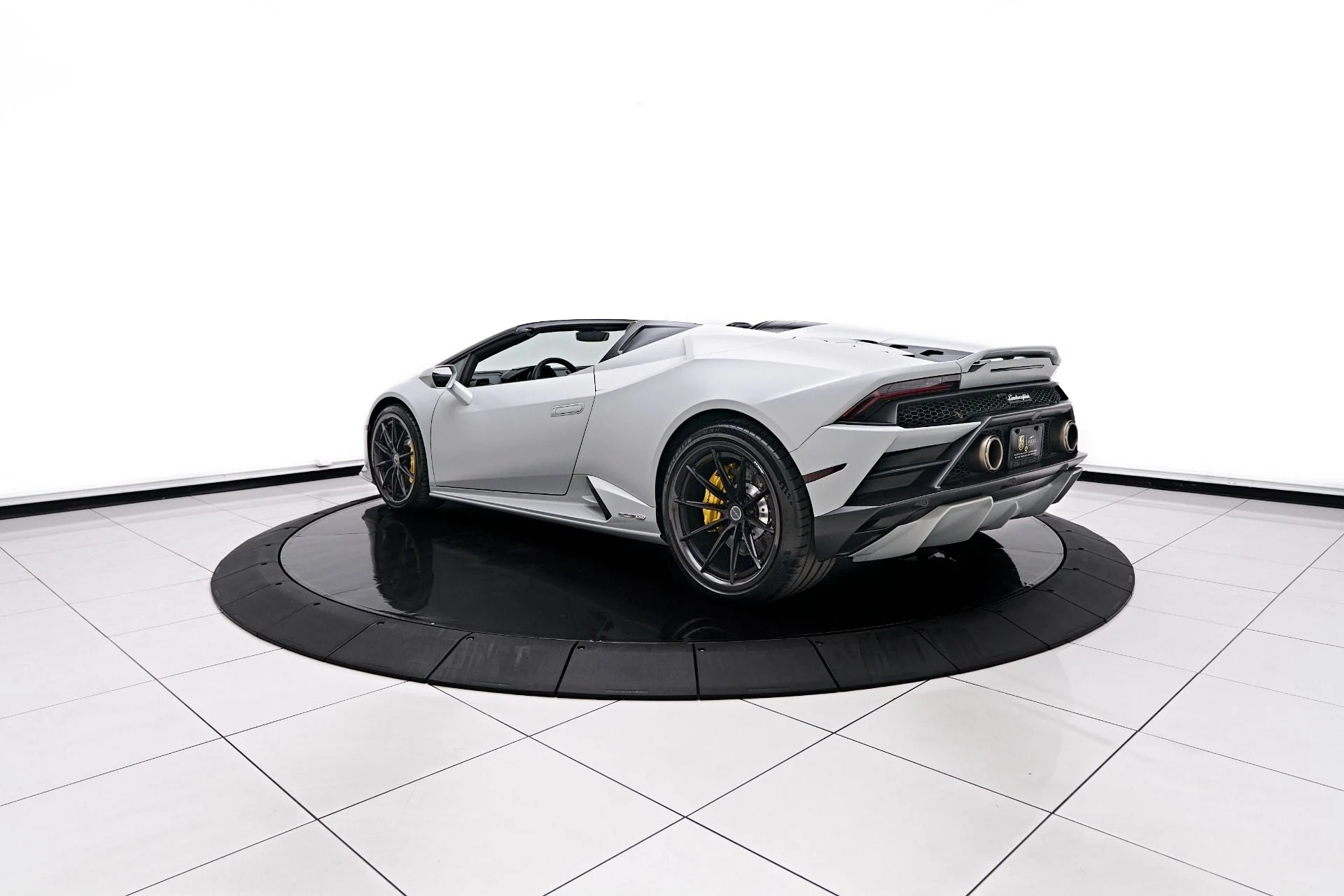mph014_2483417453_Used_2021_Lamborghini_Huracan_EVO_Base_1754524536_1994936227