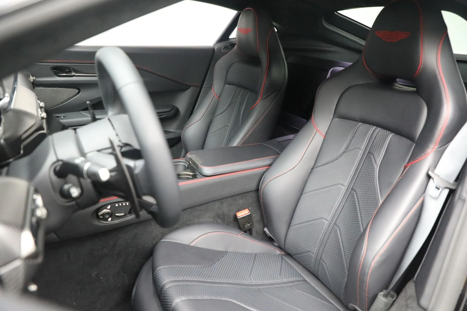 mph014_2485181670_New_2025_Aston_Martin_Vantage_3458ac0f4d
