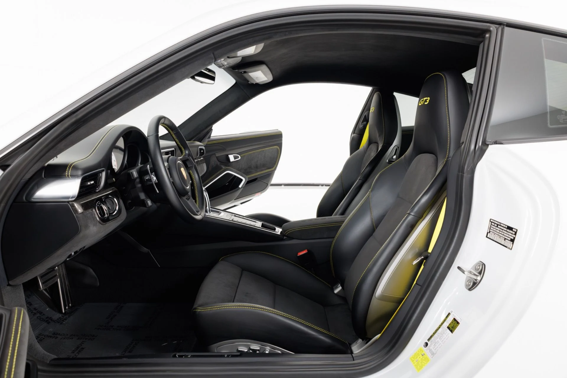 mph014_2485345541_Used_2018_Porsche_911_GT_3_1782317494_4403f14b8c