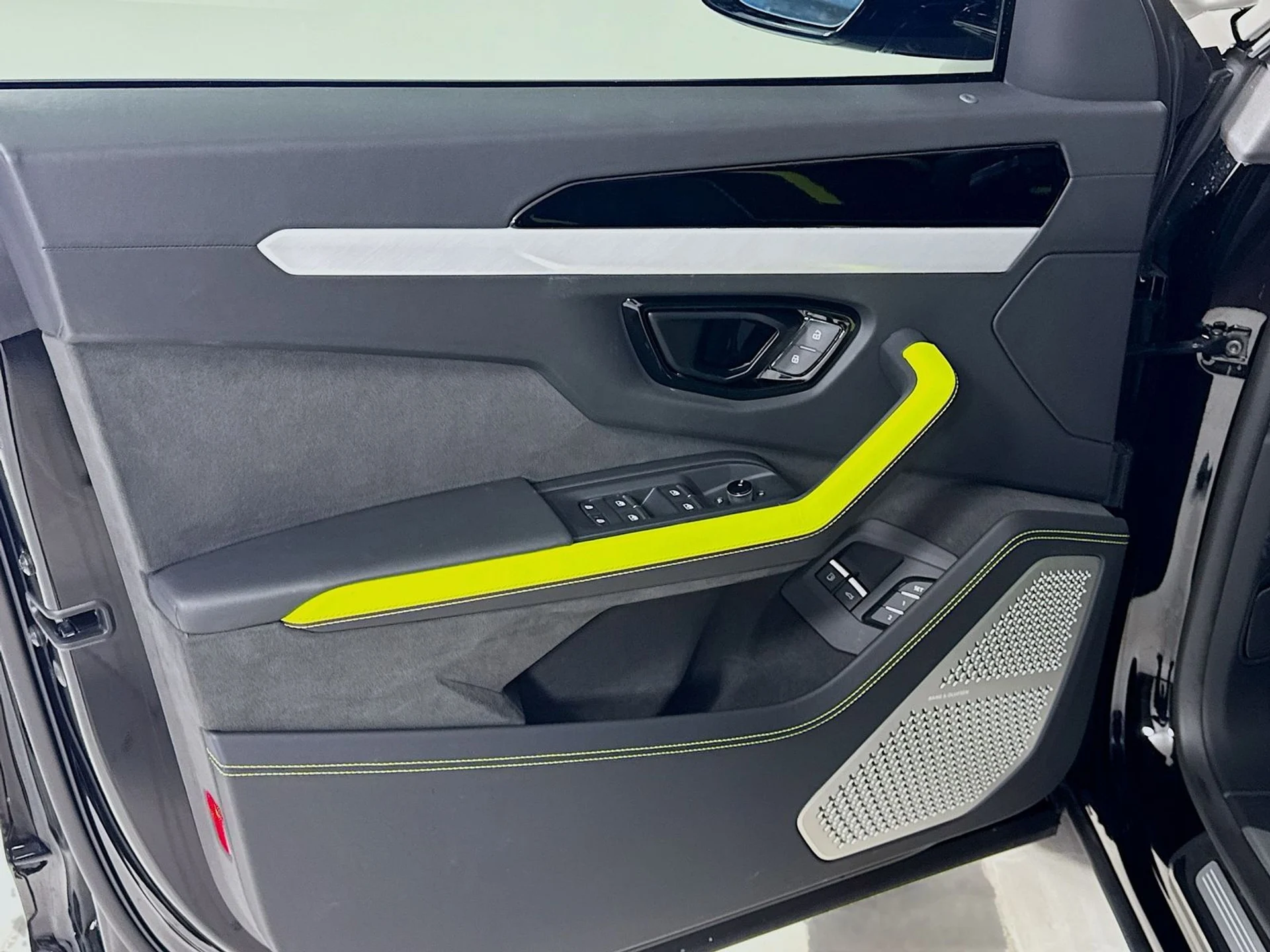 mph014_2488398517_5099083c42de6e471fa7c70638f18809x_0fd474c031