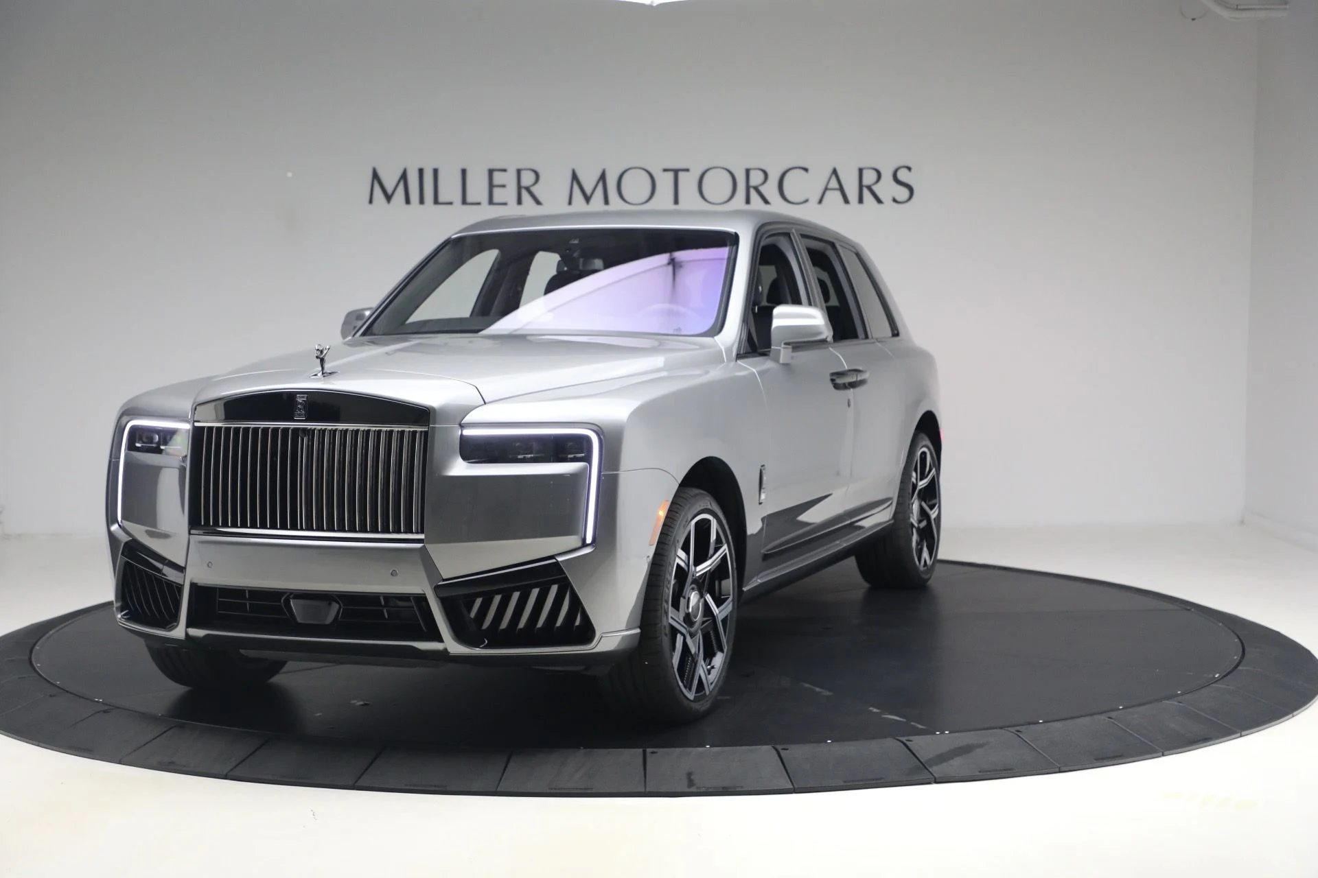 mph014_2491059366_New_2027_Rolls_Royce_Black_Badge_Cullinan_17bcf2e143