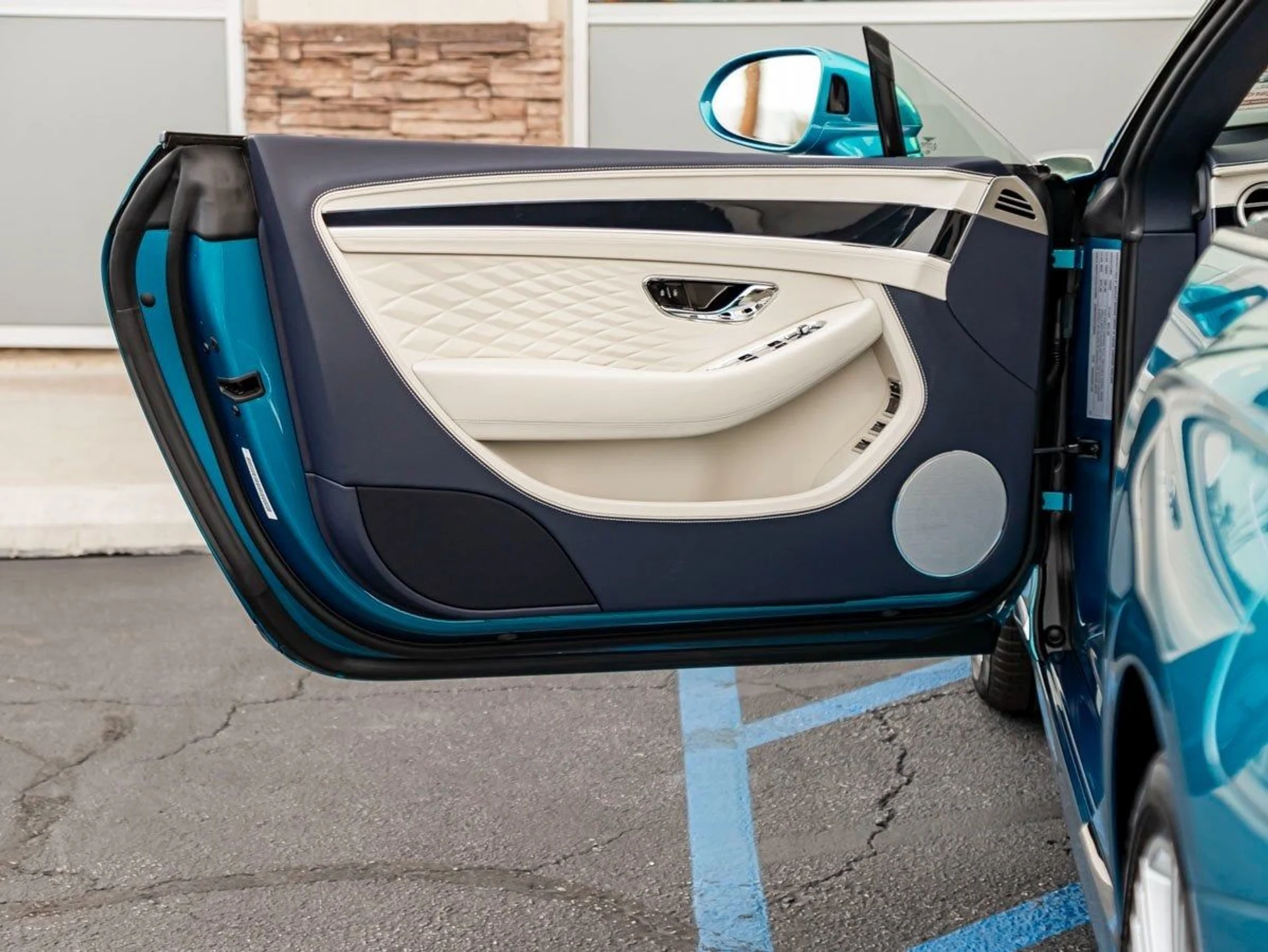 mph014_2501807997_15_50bc3f2d6f