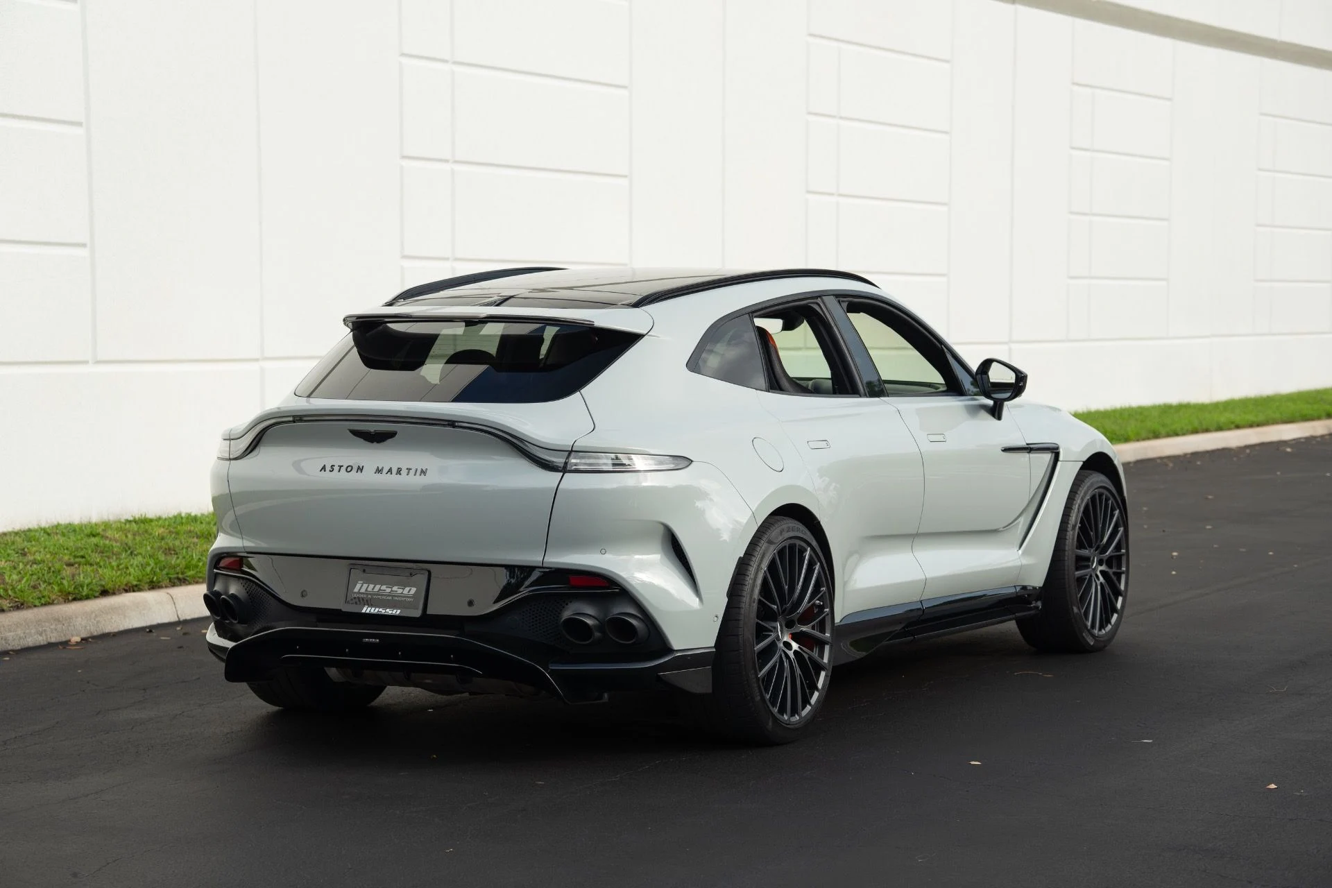 mph014_2502847247_Used_2023_Aston_Martin_DBX_707_1756441558_34ff41a11e