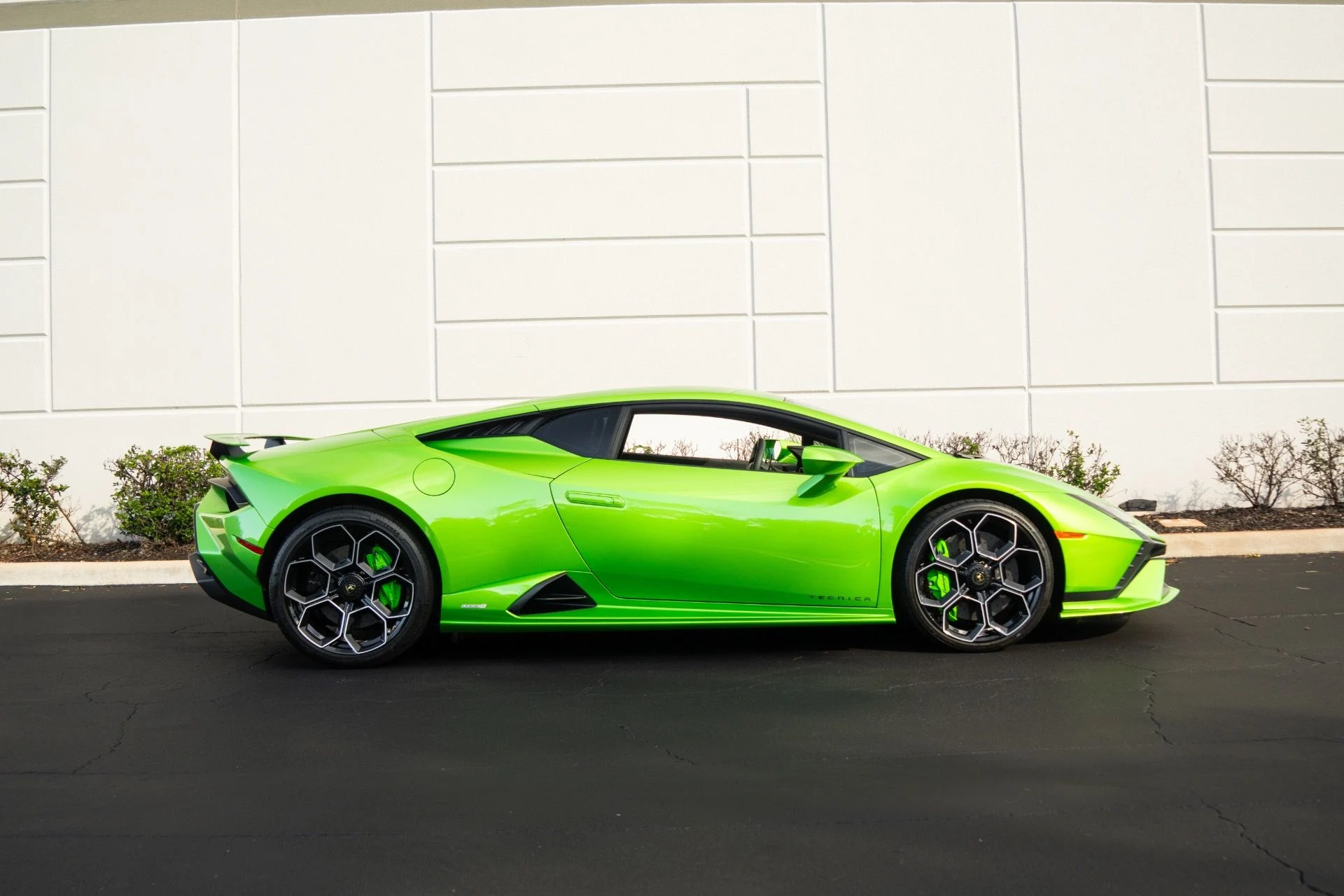 mph014_2503196433_Used_2023_Lamborghini_Huracan_Tecnica_1761058582_999989fa11