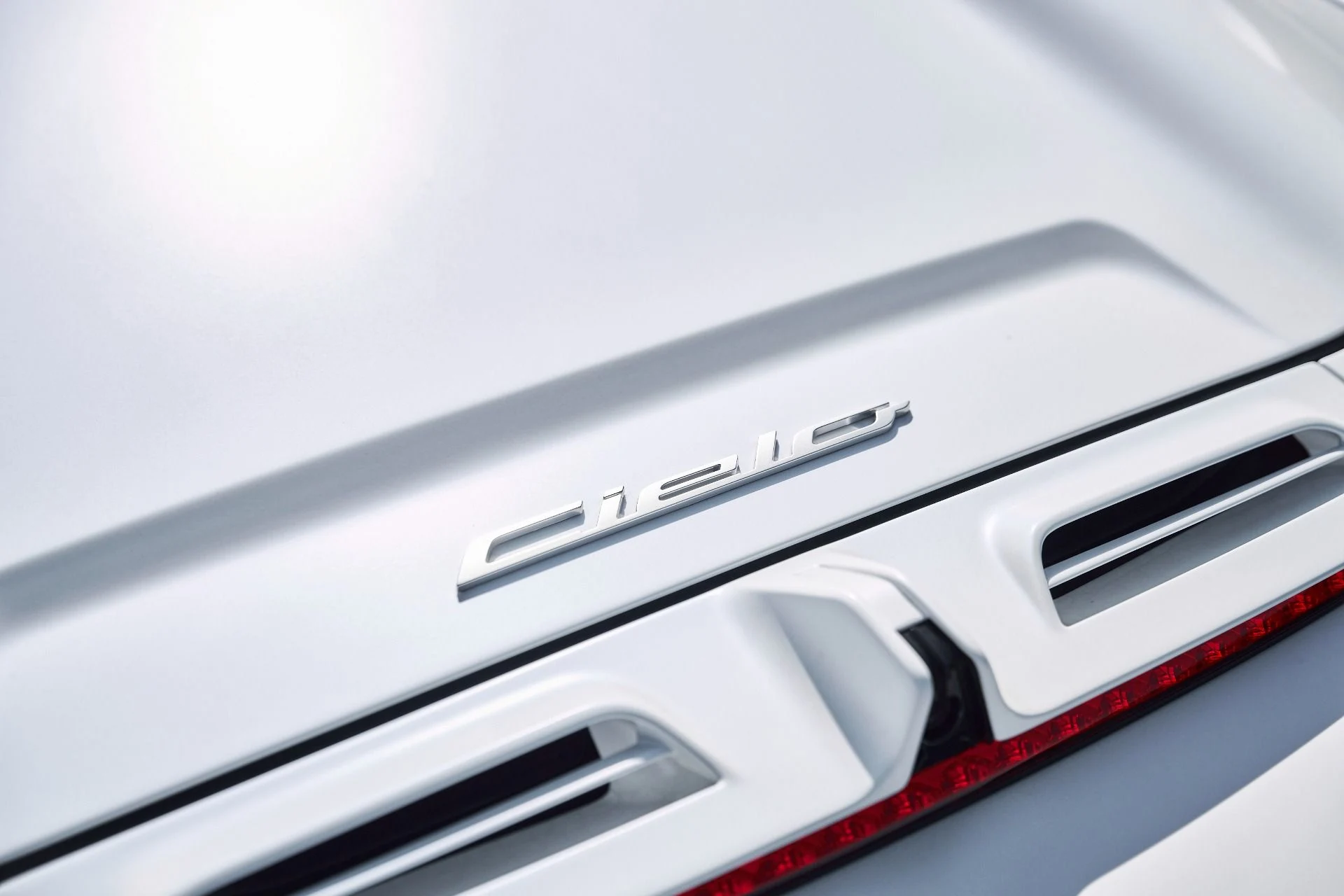 mph014_2504540070_Used_2023_Maserati_MC_20_1769481175_2ab2d14474