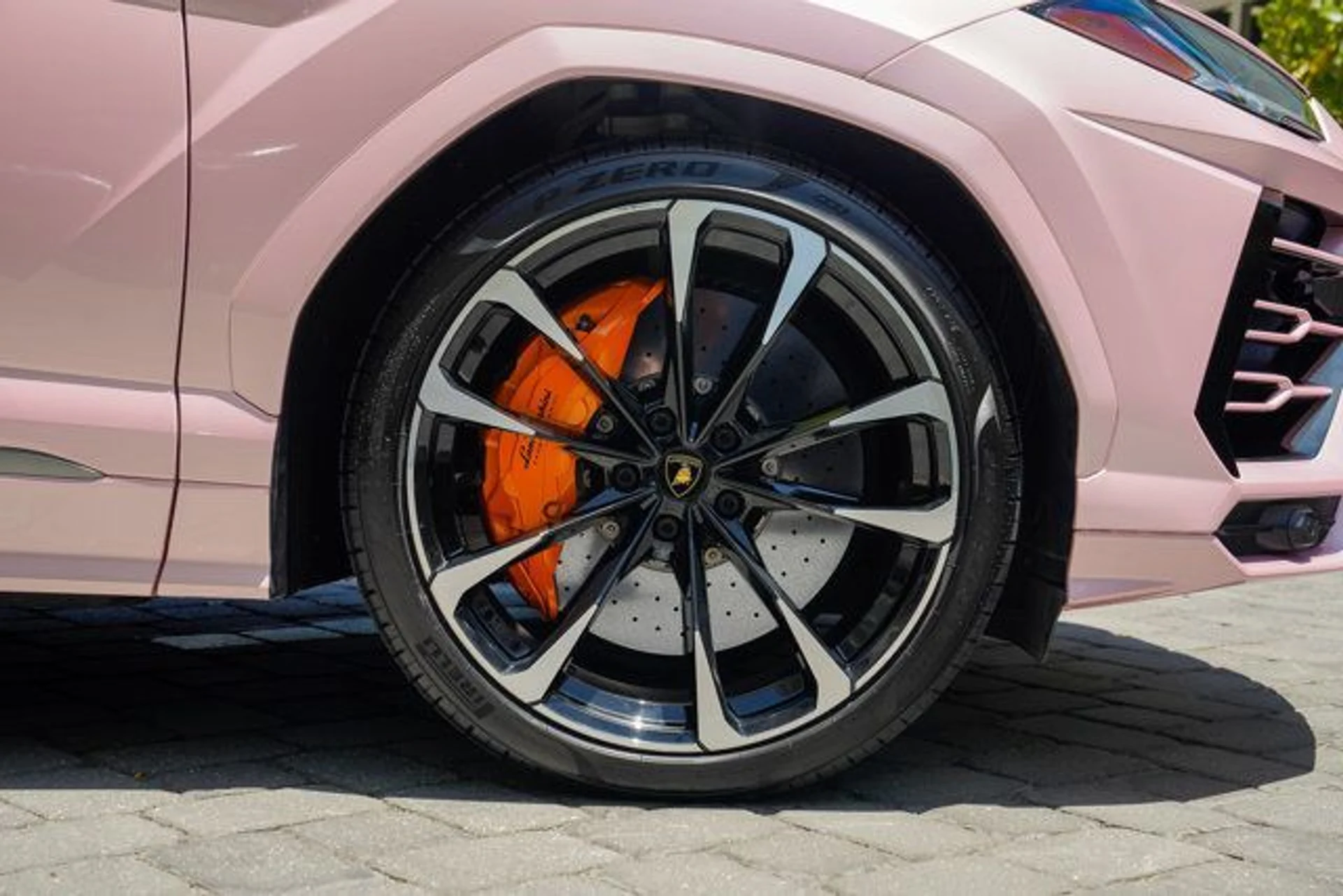 mph014_2504969630_used_2021_lamborghini_urus_awd_14354_22713615_15_640_fcb59e3852