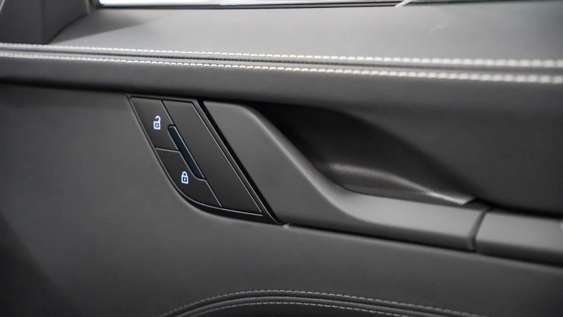 mph014_2508565182_K_sr_X_Up_S4_H_Uw3p1i_C_Lsgjs_N1vhc_0ec3b499a1