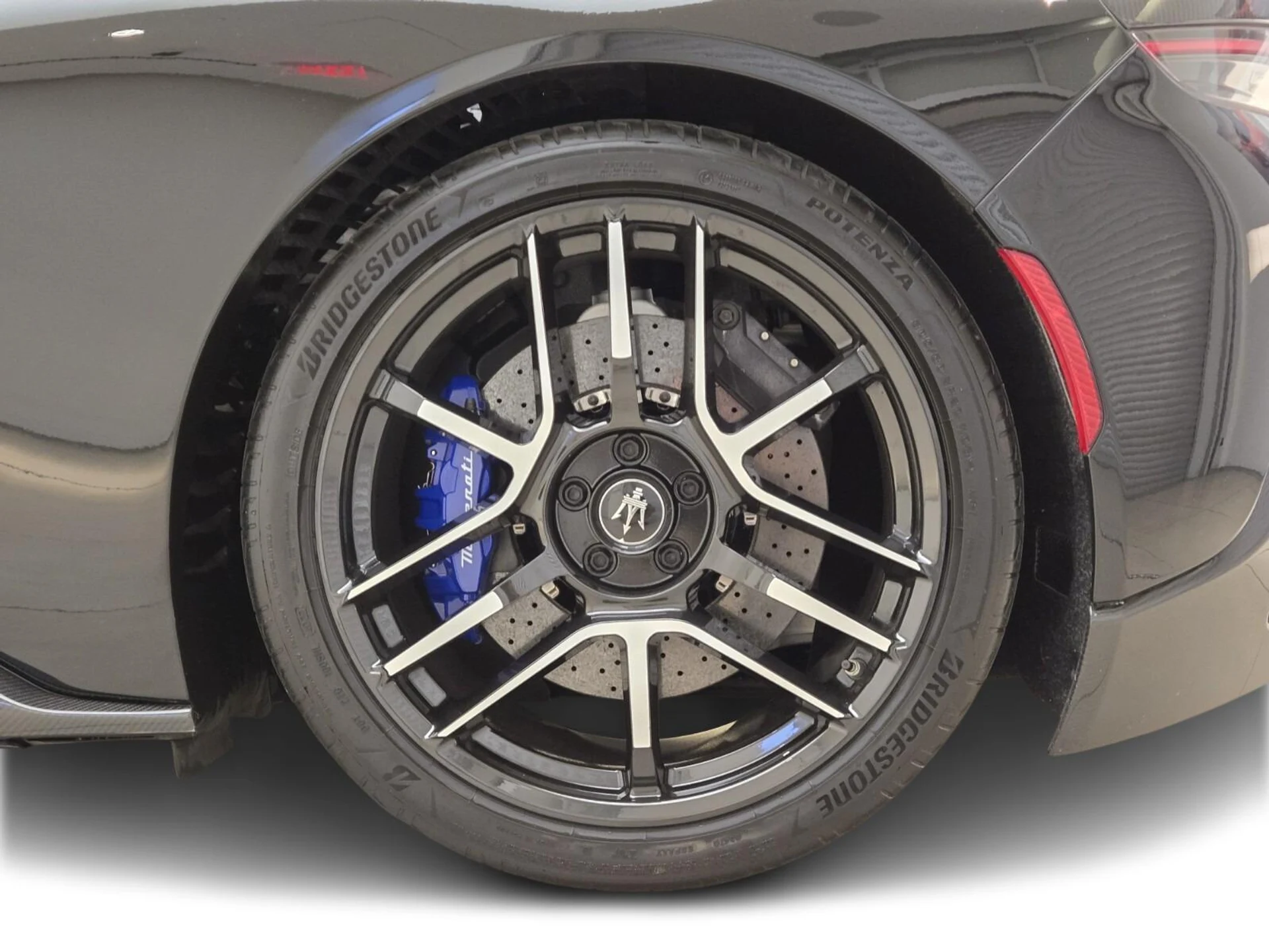 mph014_2509330097_Used_2023_Maserati_MC_20_1765868286_378fd48b0f