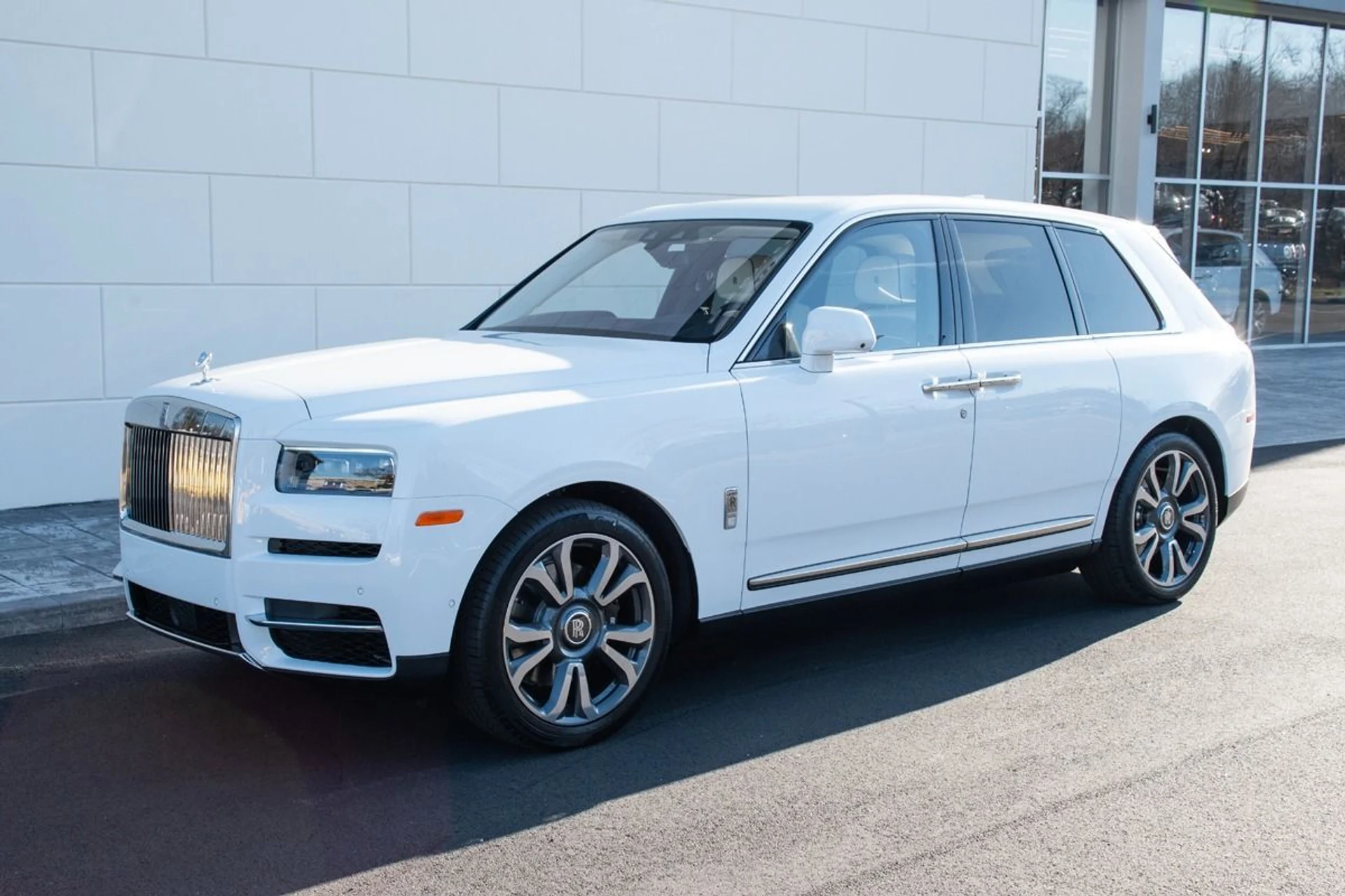 mph014_2509628243_Used_2024_Rolls_Royce_Cullinan_1710340759_dba9f02e34