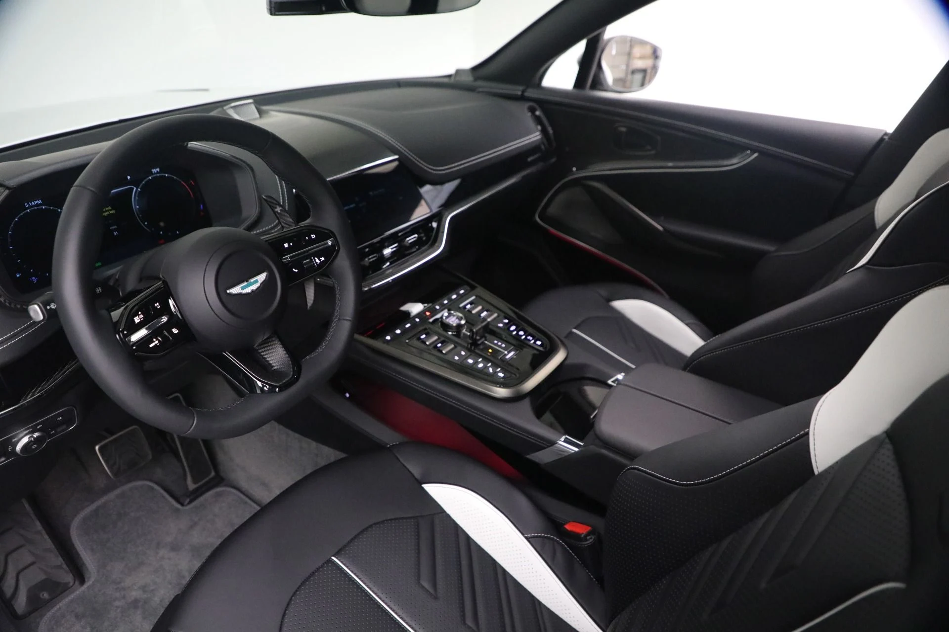 mph014_2509866231_New_2026_Aston_Martin_DBX_S_1779888036_dcabda9e50