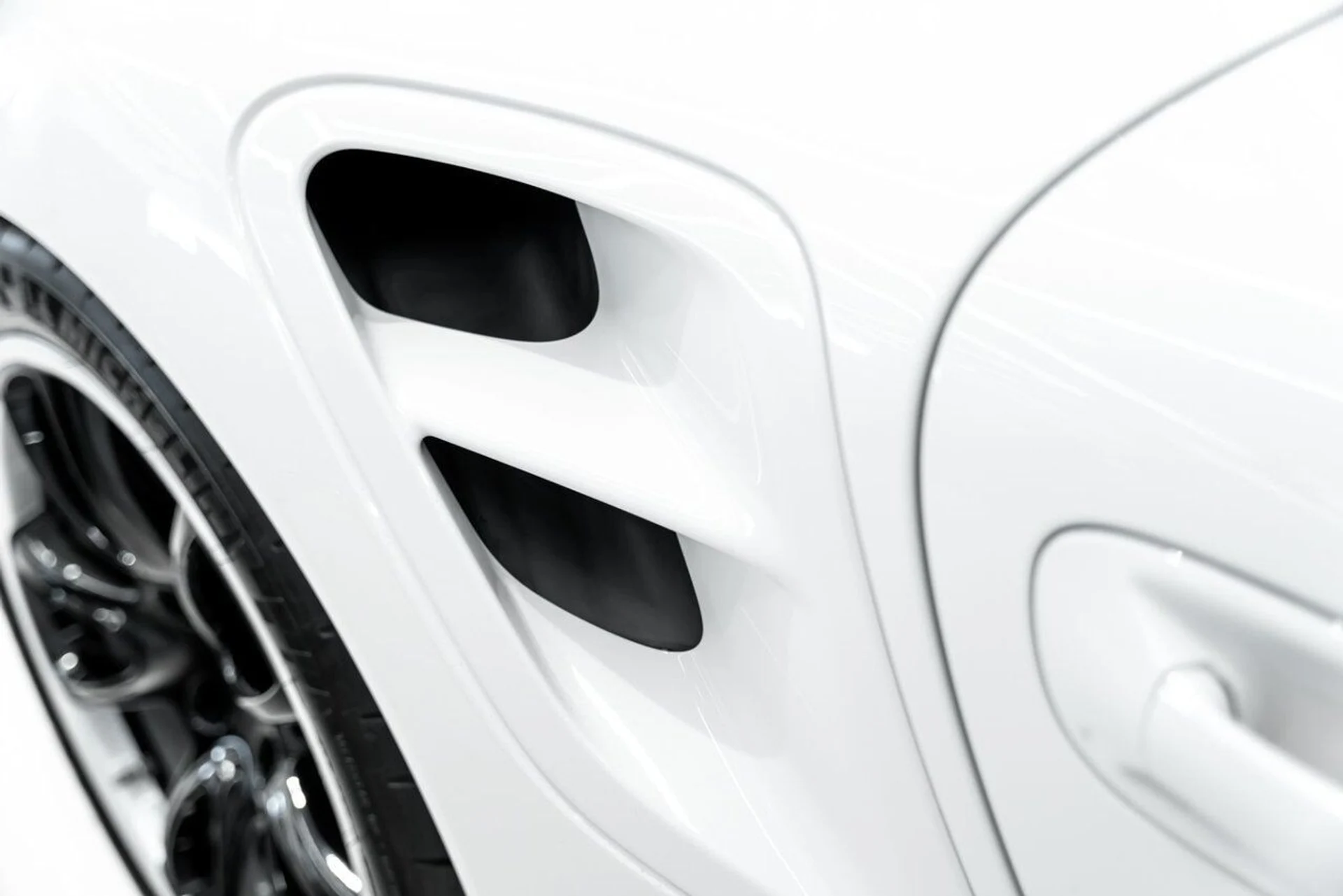 mph014_2511521718_porsche_911_2009_jpg_v_1773863537_acb25c6830