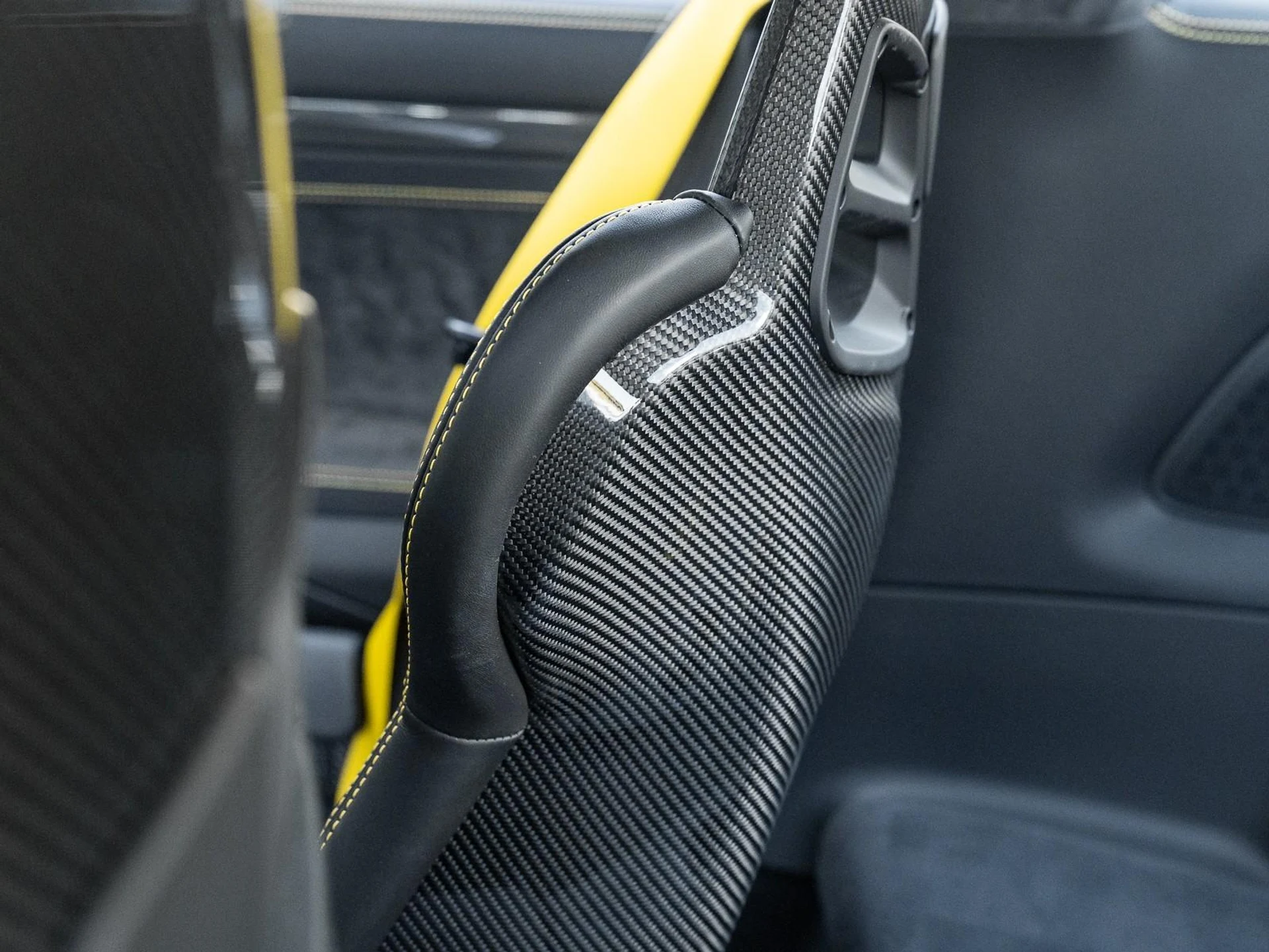 mph014_2518830125_Used_2018_Porsche_911_GT_2_RS_1763589940_155e48f584