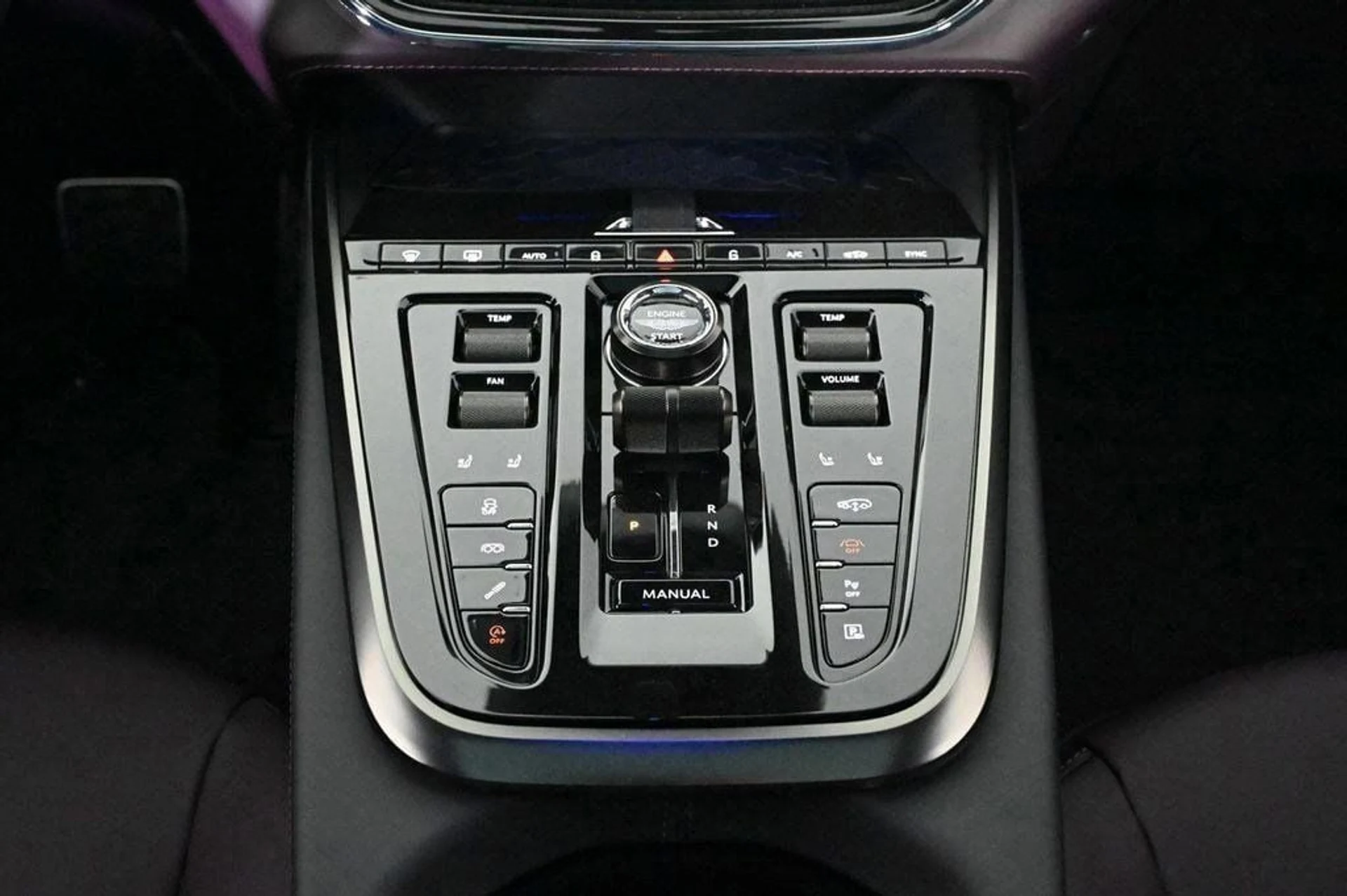 mph014_2524525628_new_2025_aston_martin_dbx_707awd_11350_22854661_14_1024_e736c4cba7