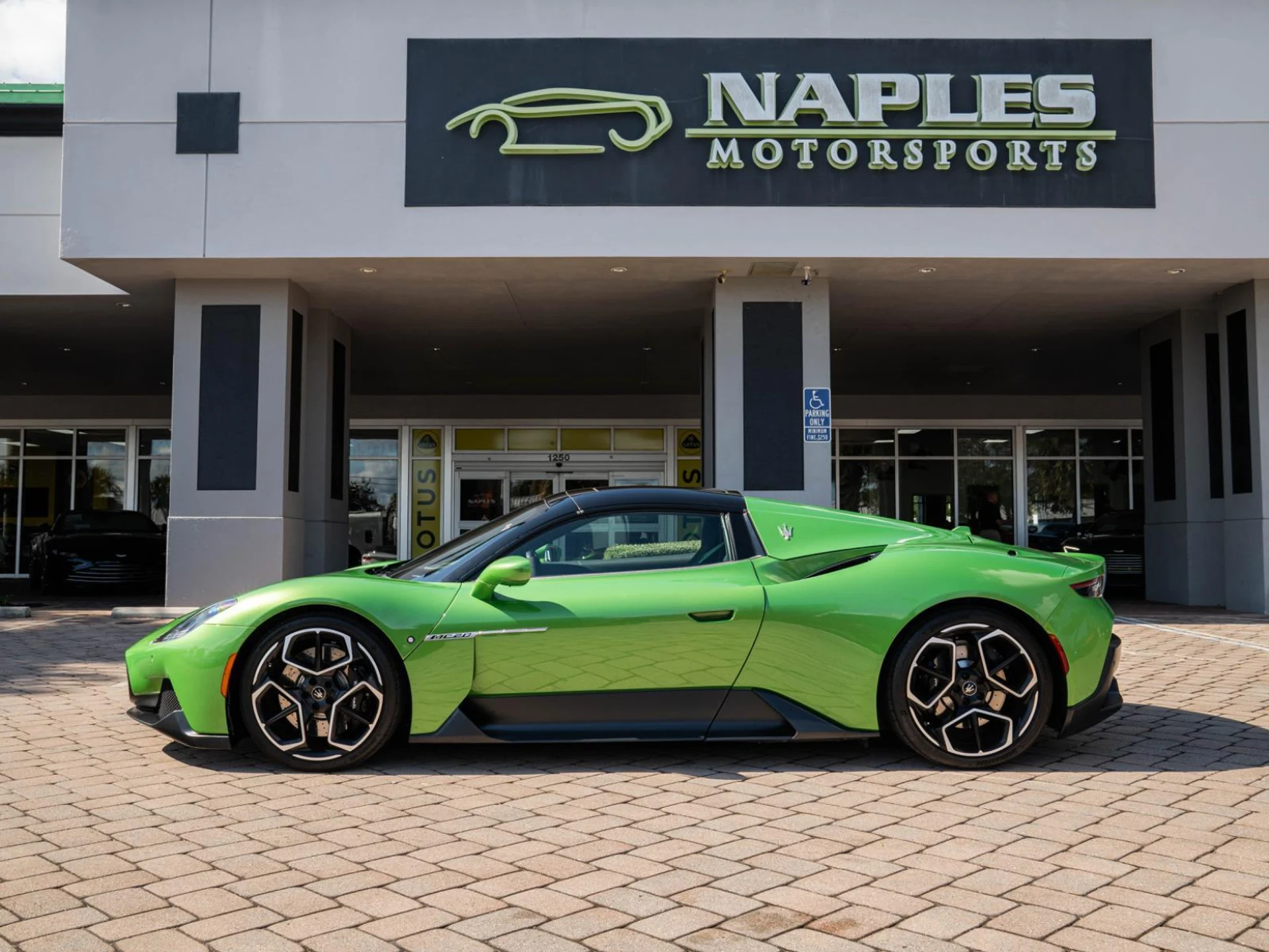 mph014_2528088816_Used_2023_Maserati_MC_20_Cielo_1769250111_44fc246435