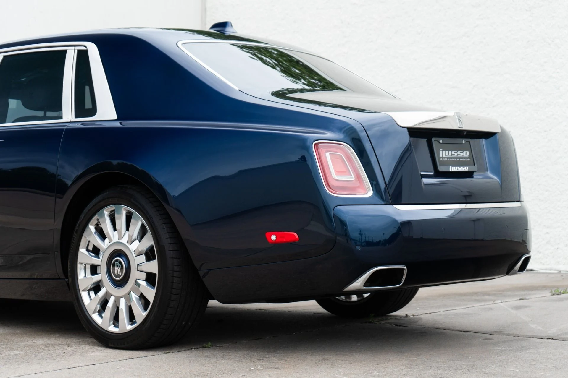 mph014_2531573279_Used_2022_Rolls_Royce_Phantom_1778012232_b874a5d58c