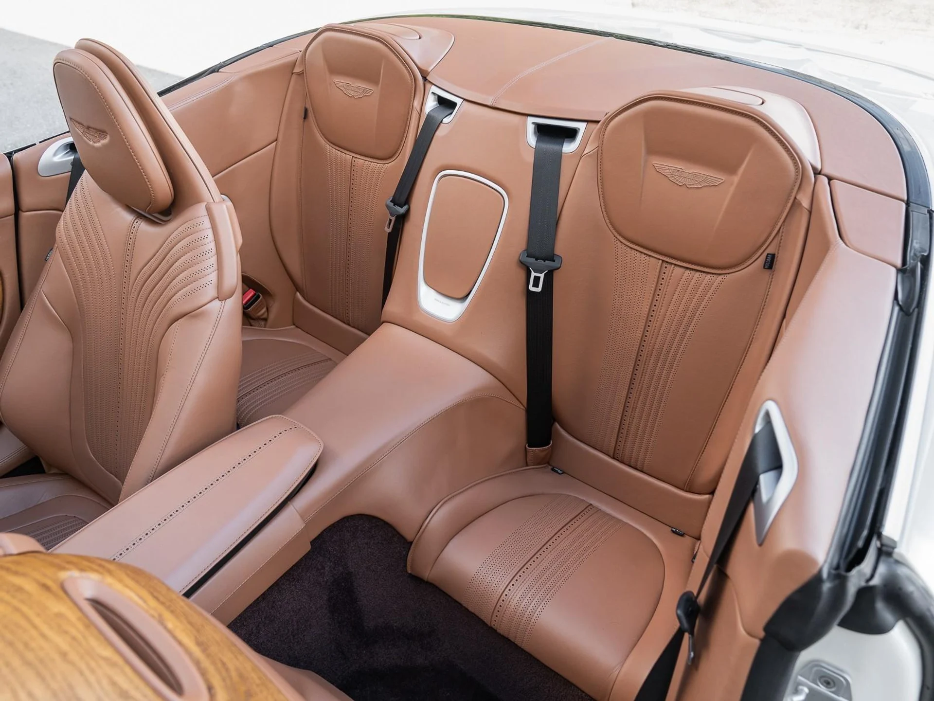 mph014_253697118_Used_2019_Aston_Martin_DB_11_1760731526_14bc4be053